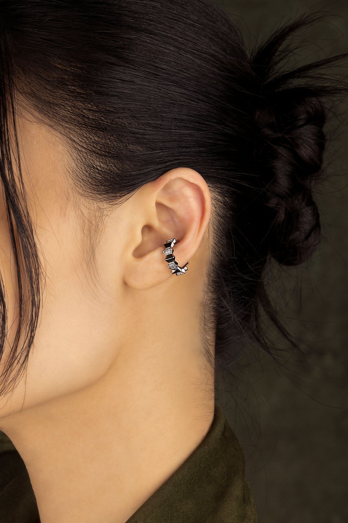 APM Monaco Ear Cuff Up and Down en Argent