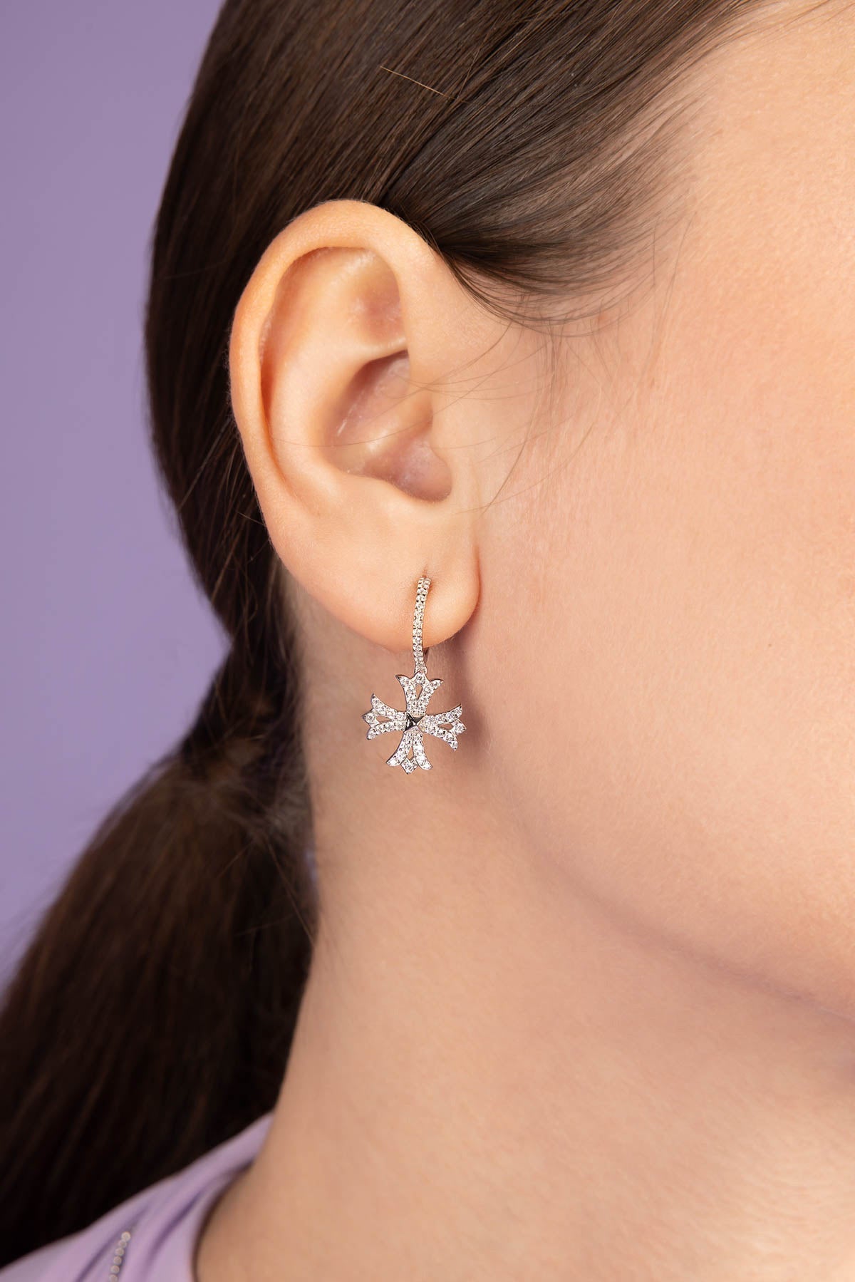 APM MONACO Boucles d'Oreilles Asymétriques Croix