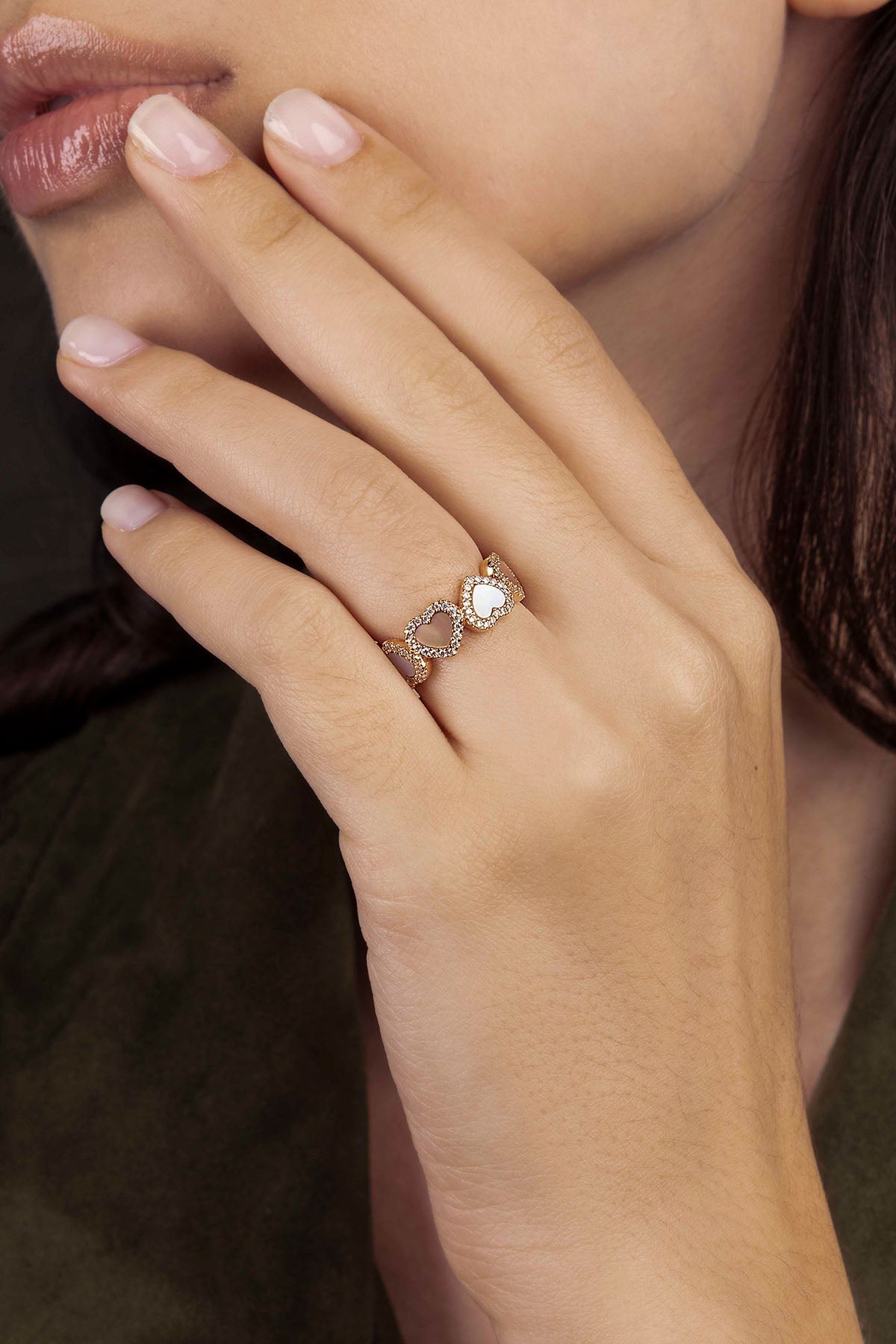 Rings APM Monaco, pink-nacre full-heart ring in rose gold