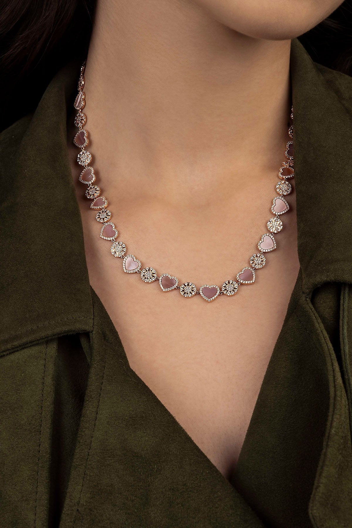APM Monaco Collier Ajustable Cœurs Nacre Rose en Or Rose