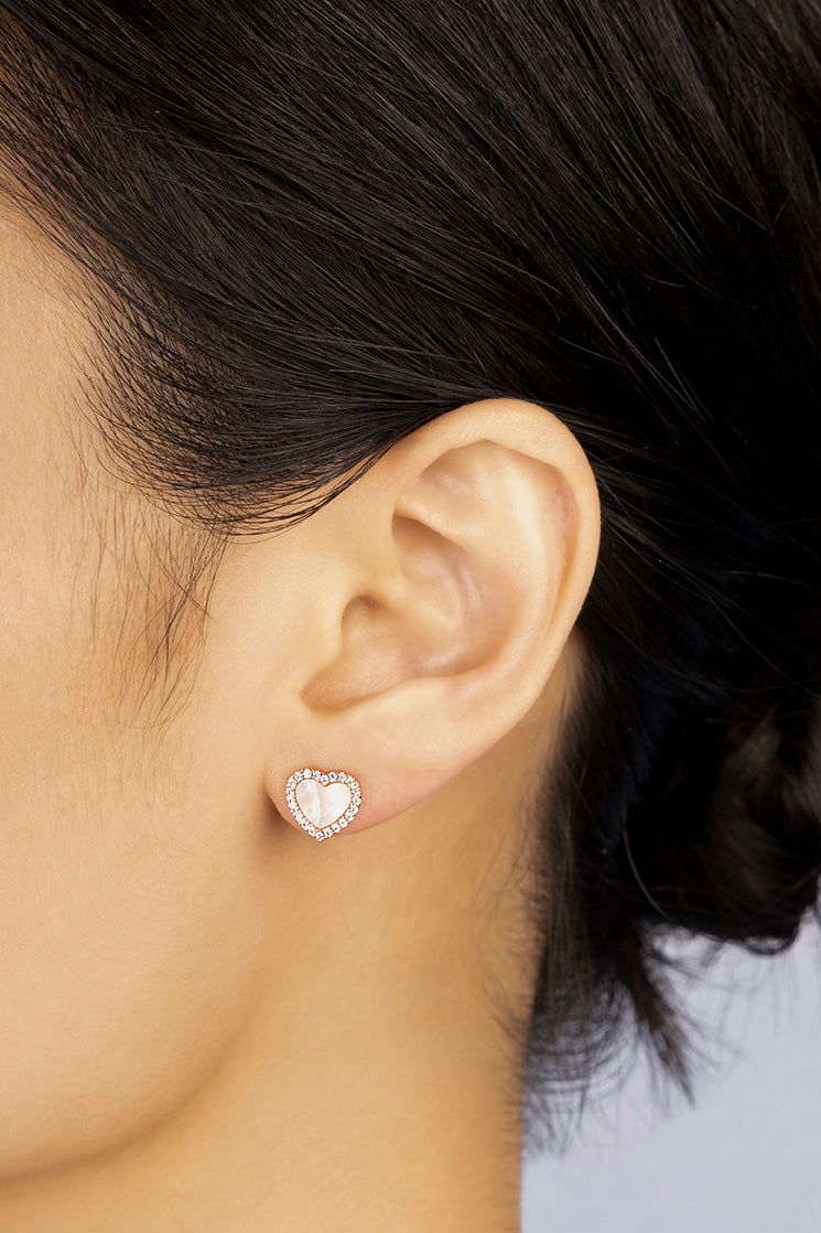 APM MONACO Clous d'oreilles Cœur Nacre Rose