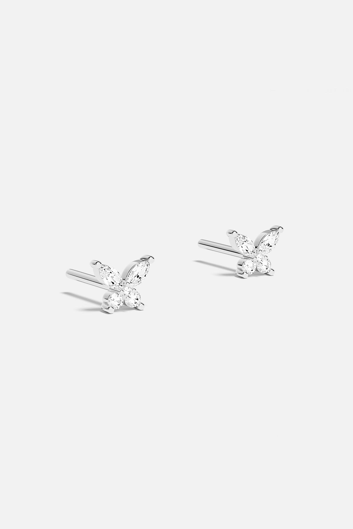 Earrings APM Monaco butterfly stud earrings in silver with gemencrusted wings.