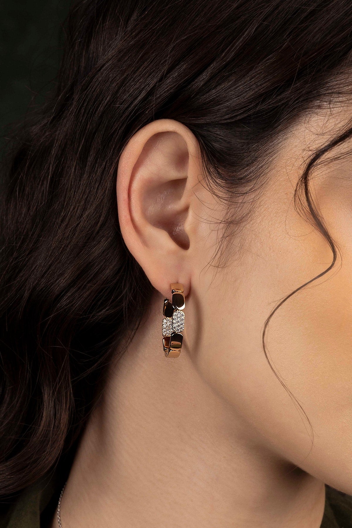 APM Monaco Créoles Or Jaune Pavé en Or Jaune