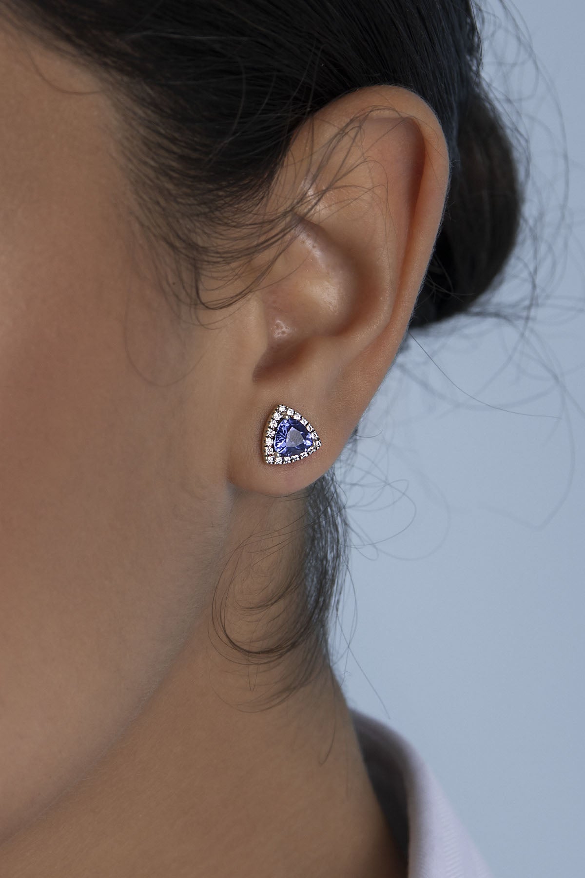 Clous d'Oreilles Triangle Bleu - APM Monaco