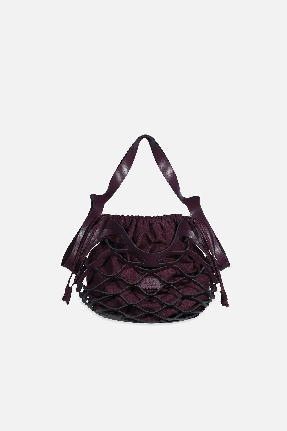 Sac APM en teinte bordeaux, une allure sculpturale et résolument contemporaine.