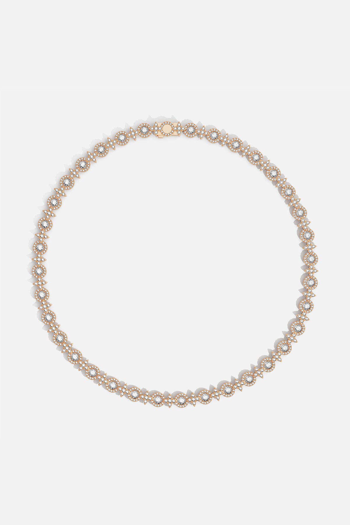 Collier APM, une ronde scintillante aux reflets dorés, éclat intemporel.