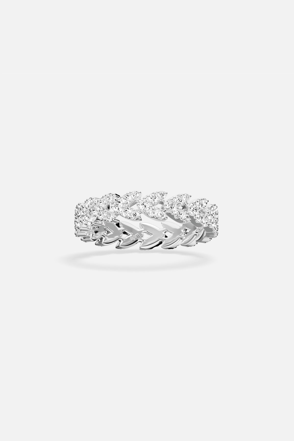 Bague APM en finition rhodium, un éclat tressé qui illumine chaque geste.