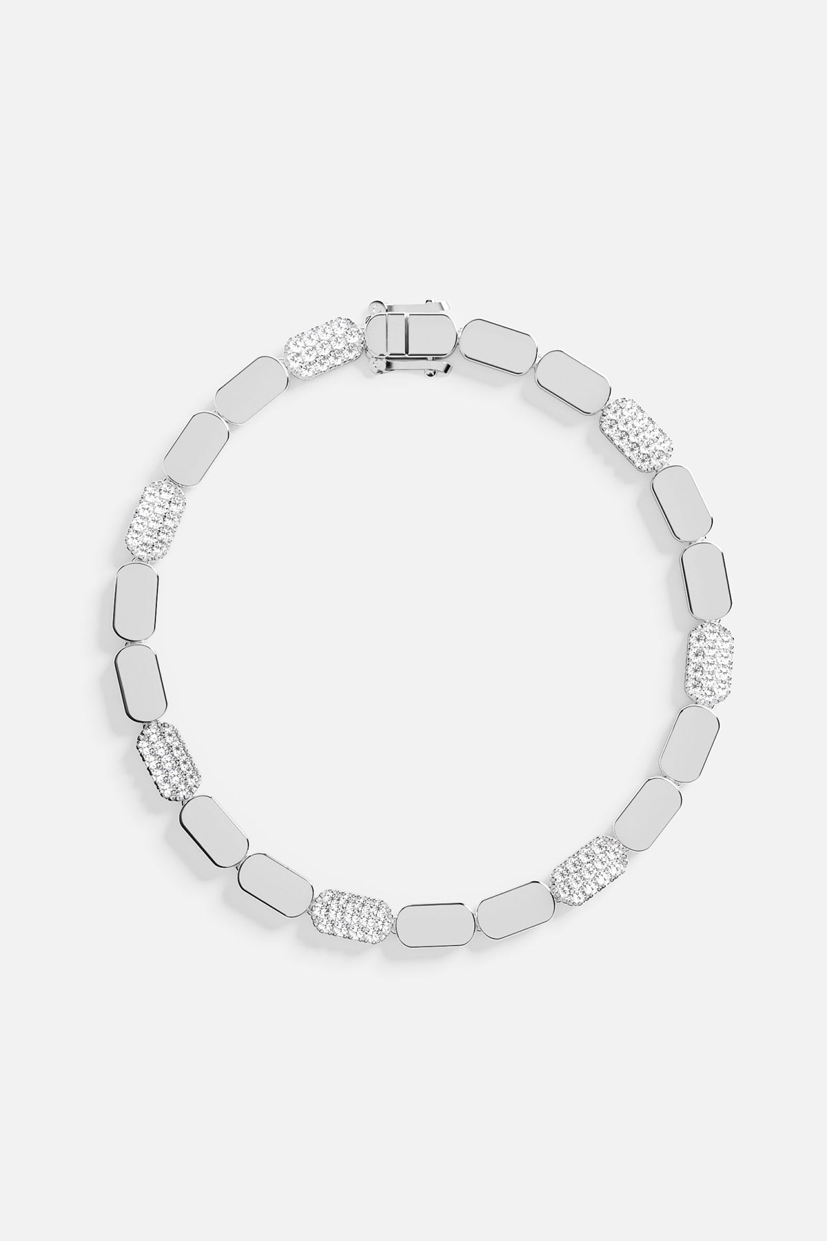 Bracelet APM, une élégance rythmée entre éclat pavé et finition rhodiée.