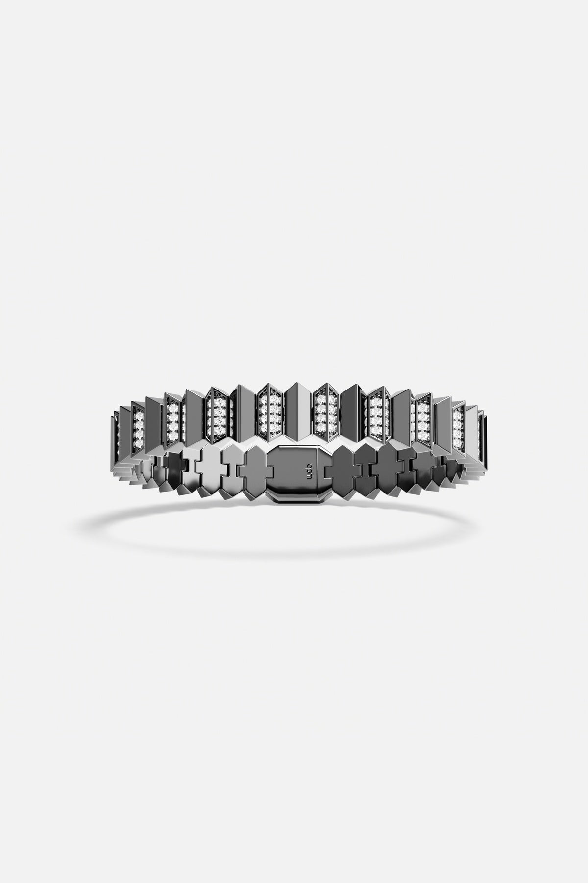 Bracelet APM à l'architecture graphique, une allure audacieuse et résolument contemporaine.