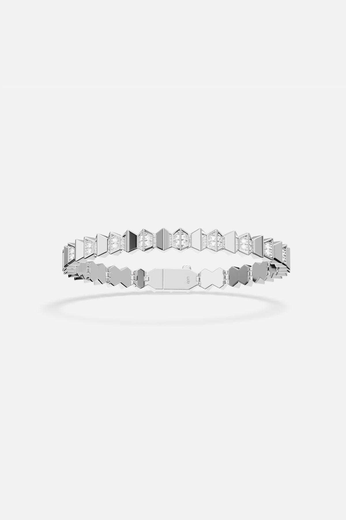 Bracelet APM au rythme géométrique éclatant, une allure moderne et audacieuse.
