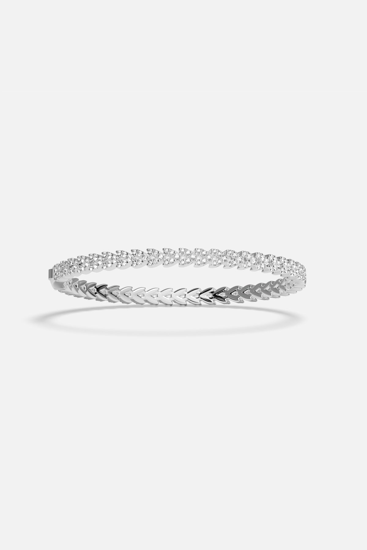 Bracelet APM finition rhodium, une ligne scintillante d'une élégance intemporelle.