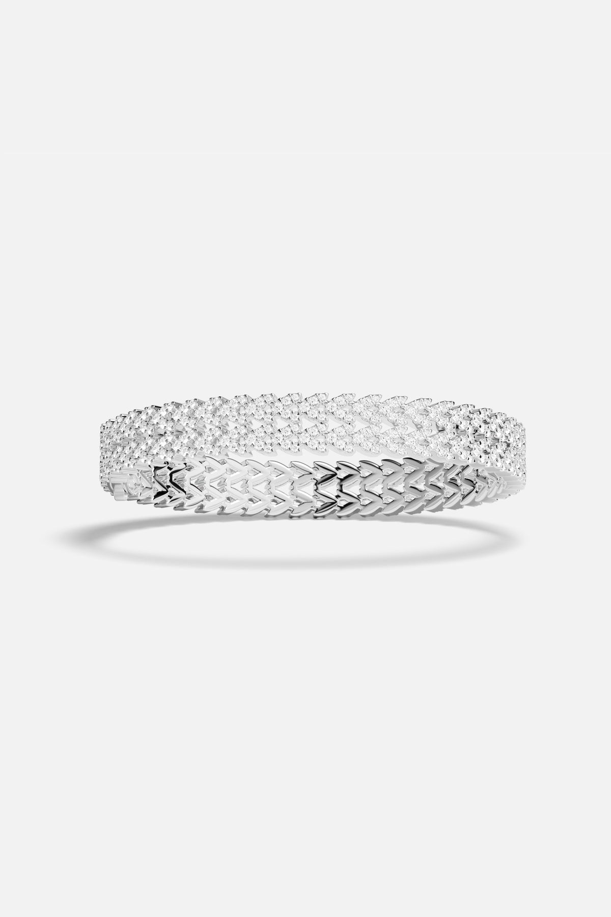 Bracelet APM pavé scintillant, éclat sculpté pour une allure résolument moderne.