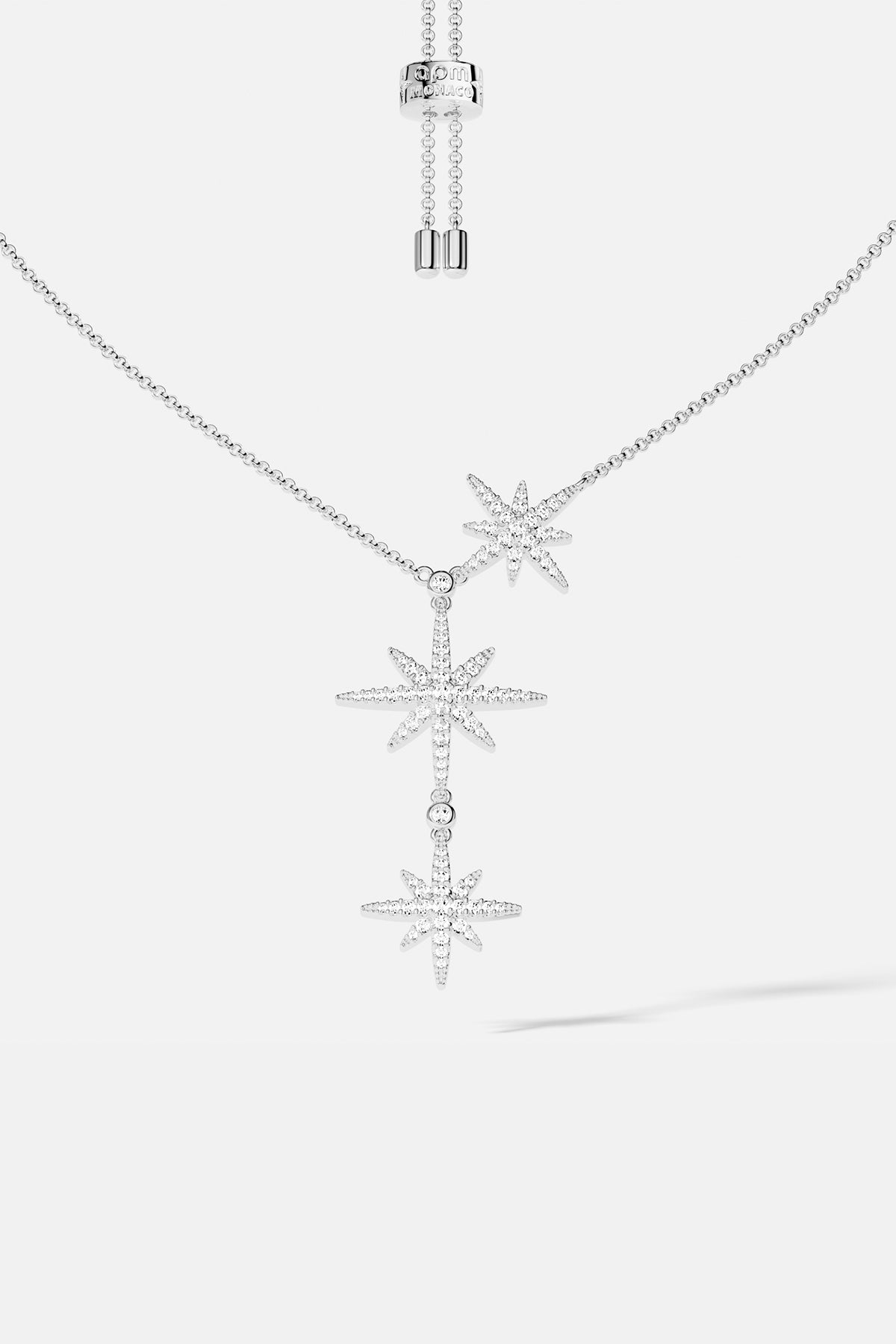 Collier Météorites APM Monaco, une cascade d'étoiles scintillantes pour une allure céleste.
