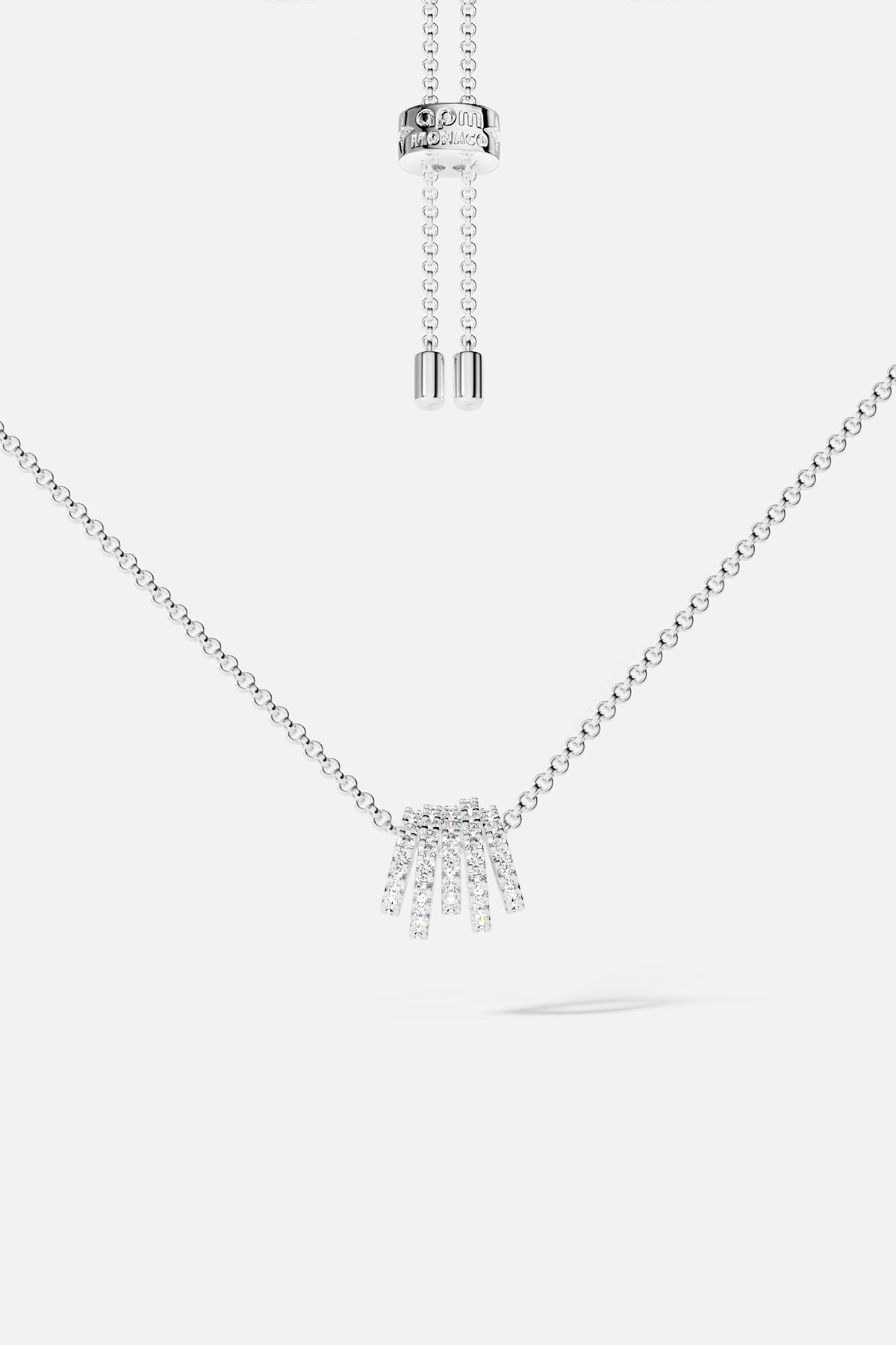 Collier APM ajustable, éclat rhodium finish, une élégance rayonnante au quotidien.