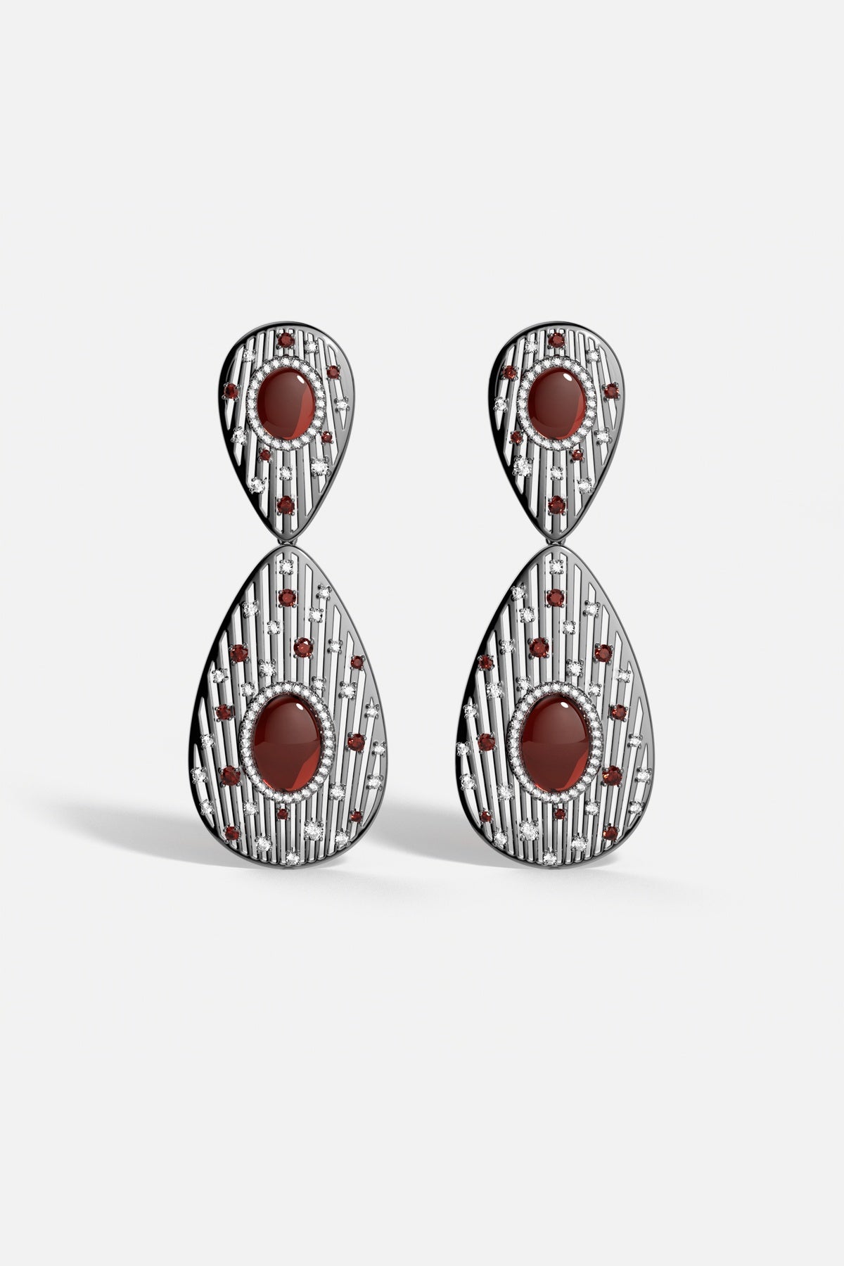 Boucles d'oreilles APM, gouttes ajourées et éclats rouges, une élégance audacieuse et mystérieuse.