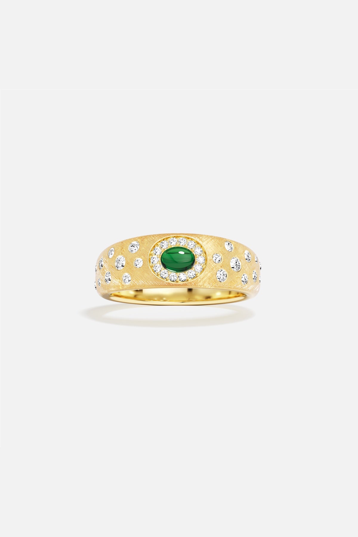 Bague APM, éclat doré et cœur vert, une élégance intemporelle et lumineuse.