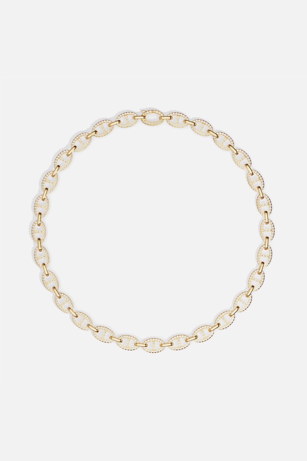 Collier APM aux maillons scintillants, une allure dorée pleine d'audace et de raffinement.