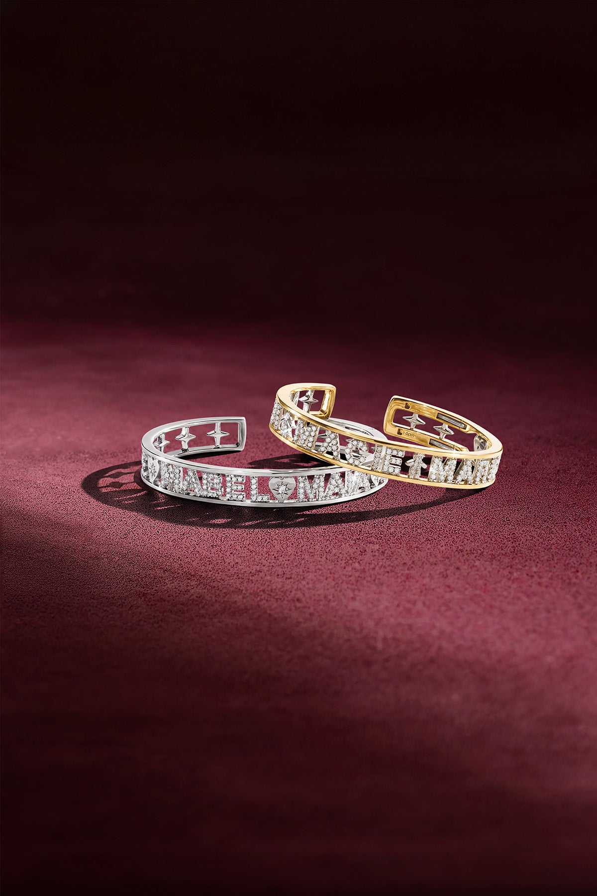 Bracelets APM Monaco, un duo de couleurs qui murmure une élégance contemporaine et lumineuse.