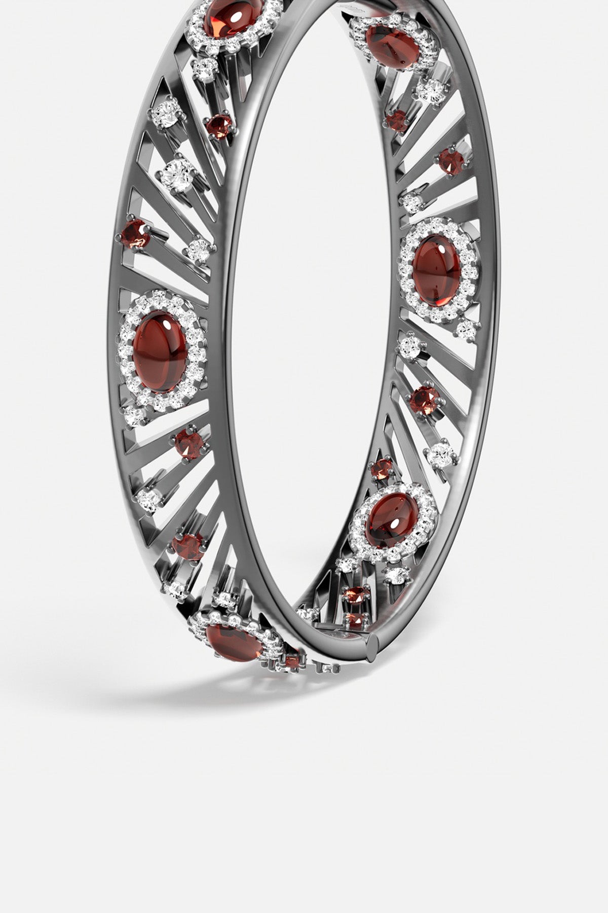 Bracelet APM aux éclats rouges rayonnants, une allure précieuse et audacieuse.