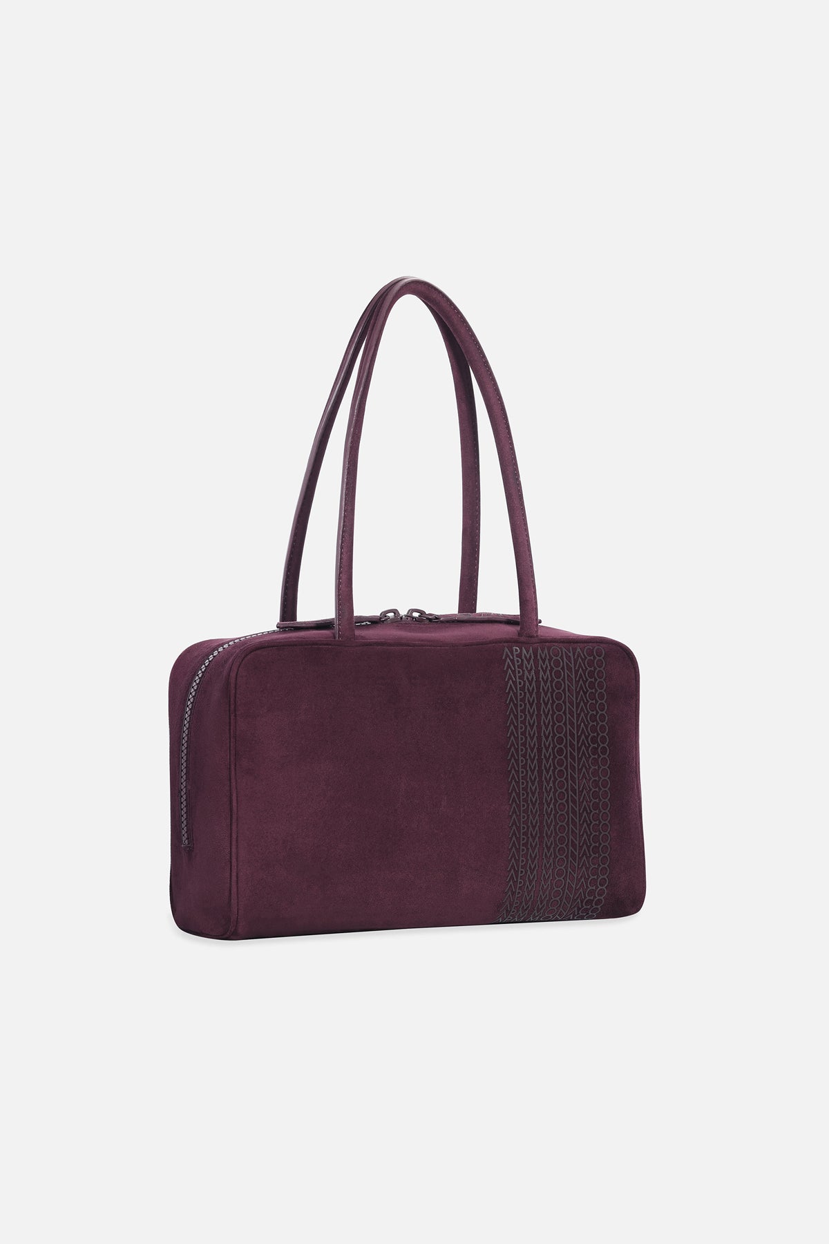 Sac APM Monaco en daim bordeaux, allure contemporaine et signature discrète.