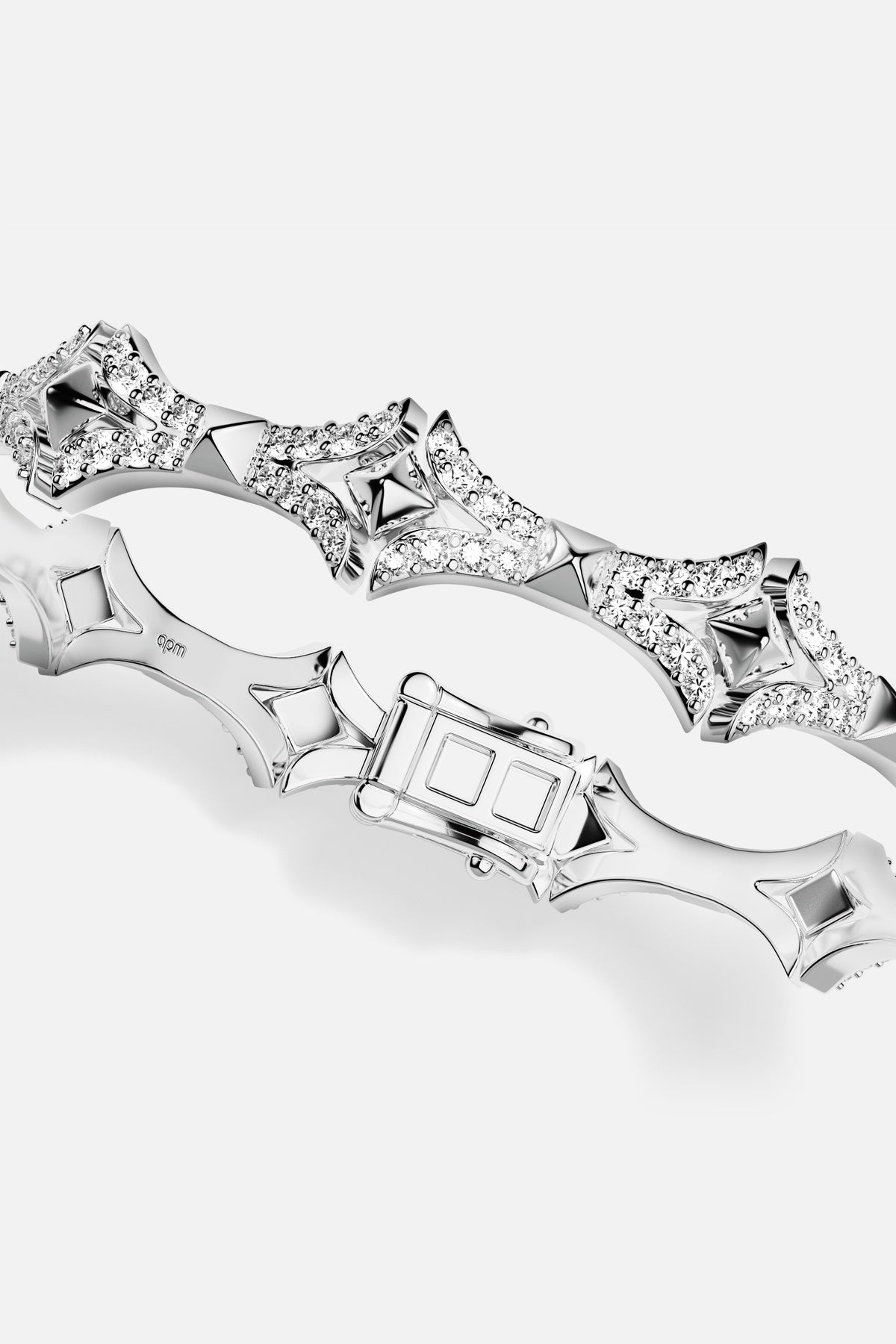 Bracelet APM Monaco, éclat sculpté et allure audacieuse au poignet.