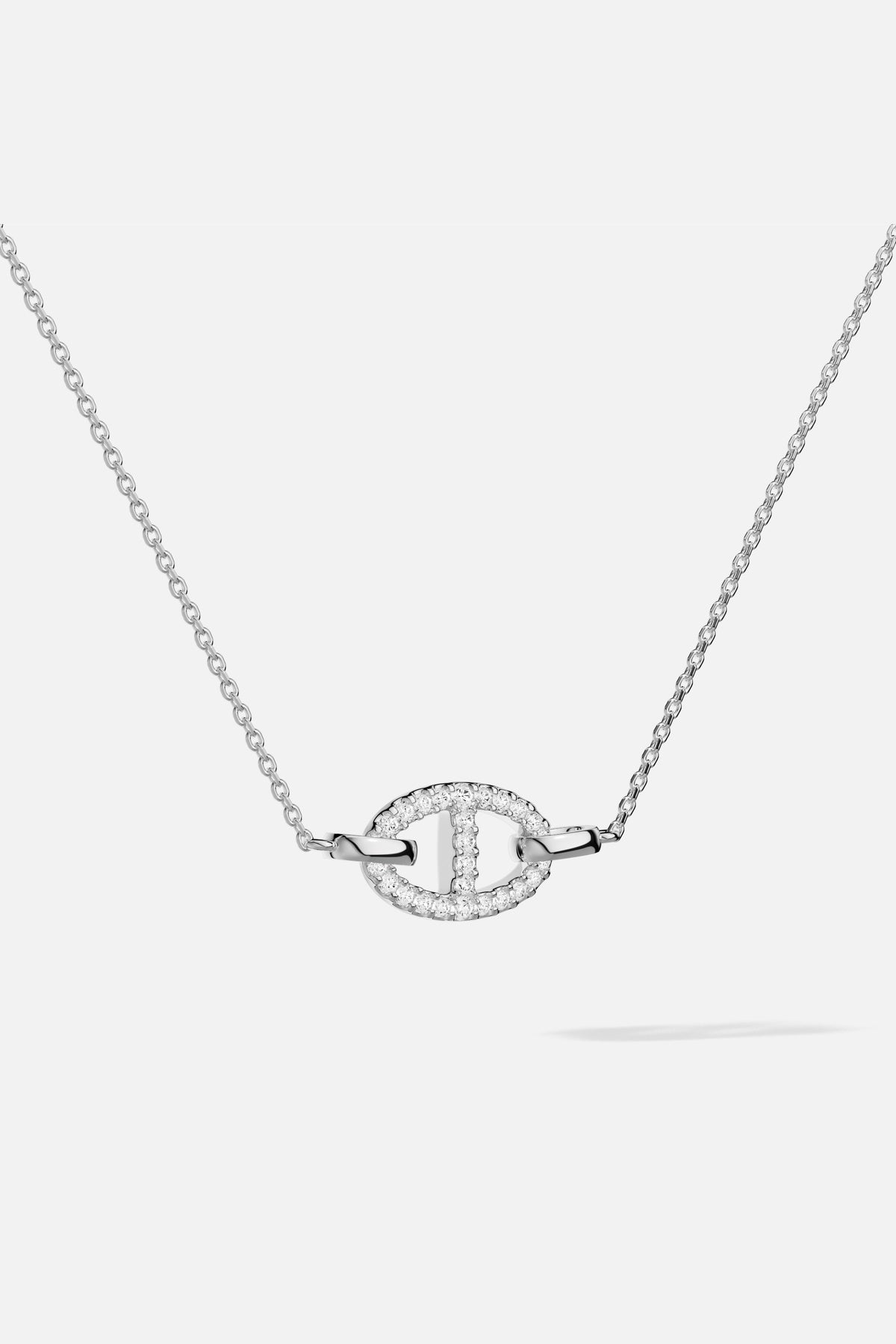 Collier Morse APM Monaco, une élégance lumineuse au charme délicatement contemporain.