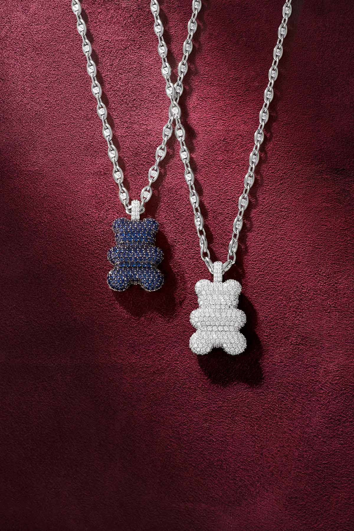 Colliers Ourson APM, duo scintillant en bleu nuit et blanc, douceur couture.