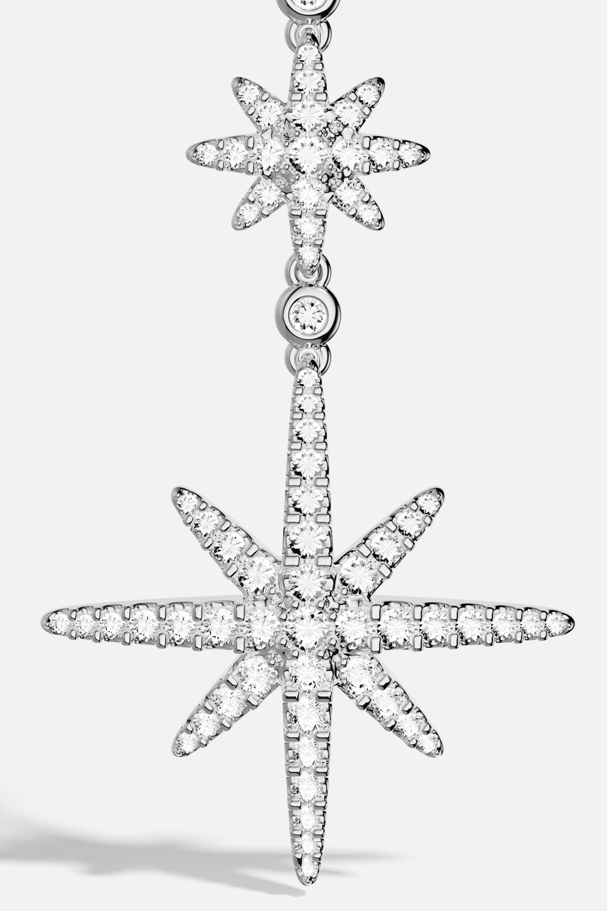 Pendentif Étoiles APM, une constellation scintillante au charme délicatement lumineux.