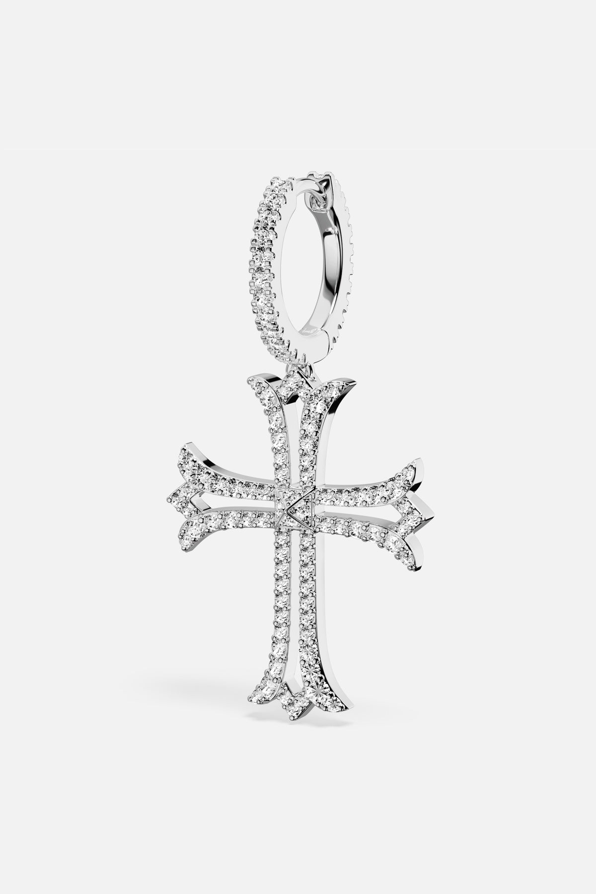 Boucle d'oreille Croix APM Monaco, une élégance lumineuse au charme intemporel.