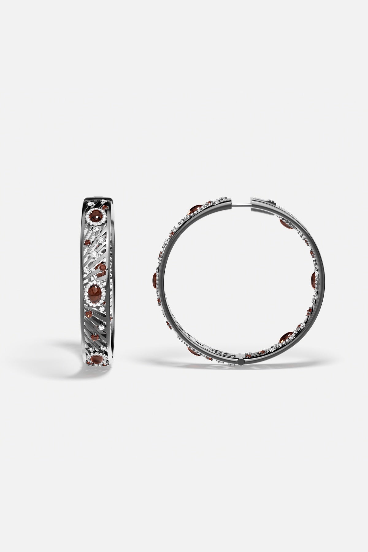 Créoles APM, finition rhodium et éclats bordeaux, une allure audacieuse et sophistiquée.