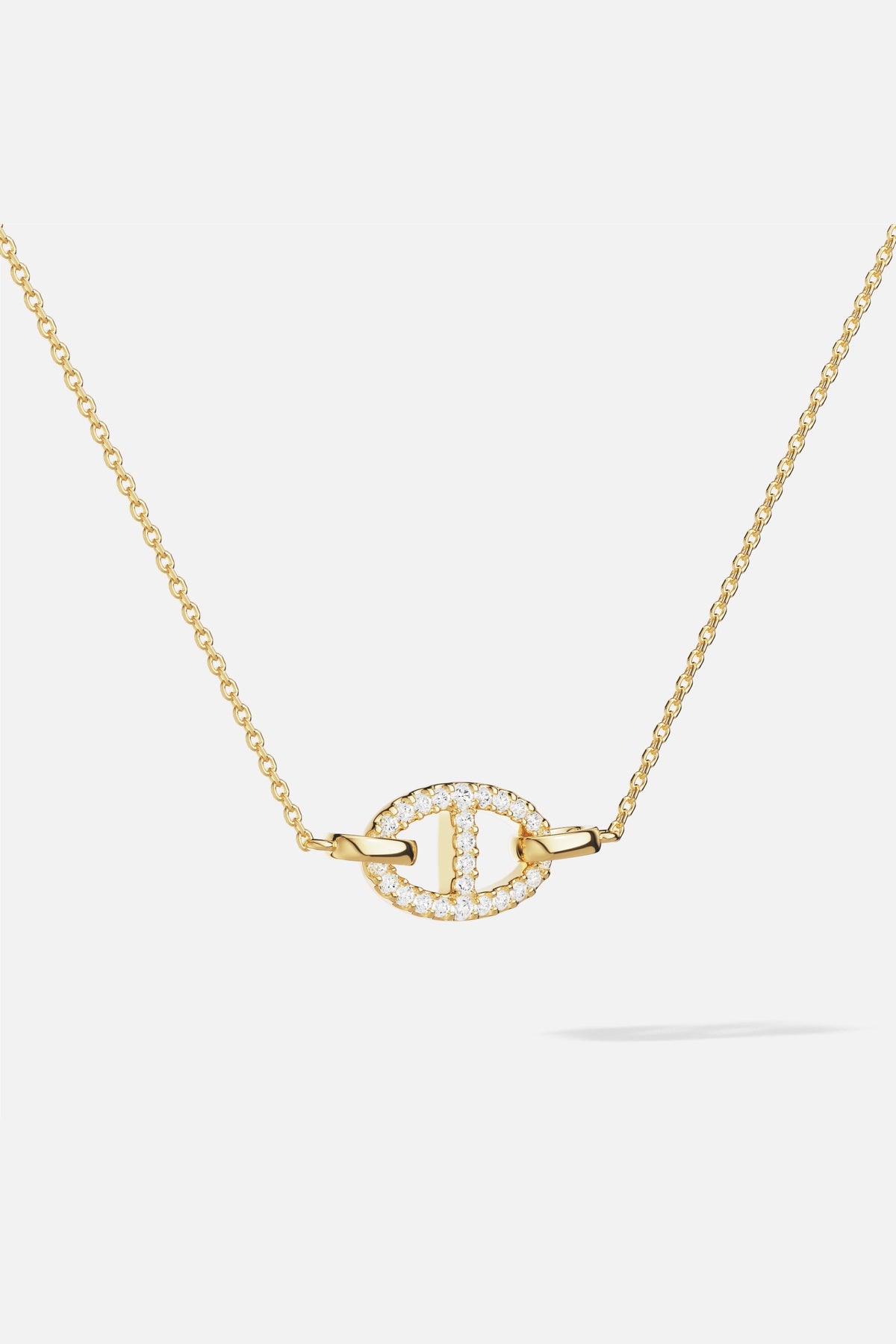 Collier APM Monaco doré, une allure raffinée et lumineuse au quotidien.
