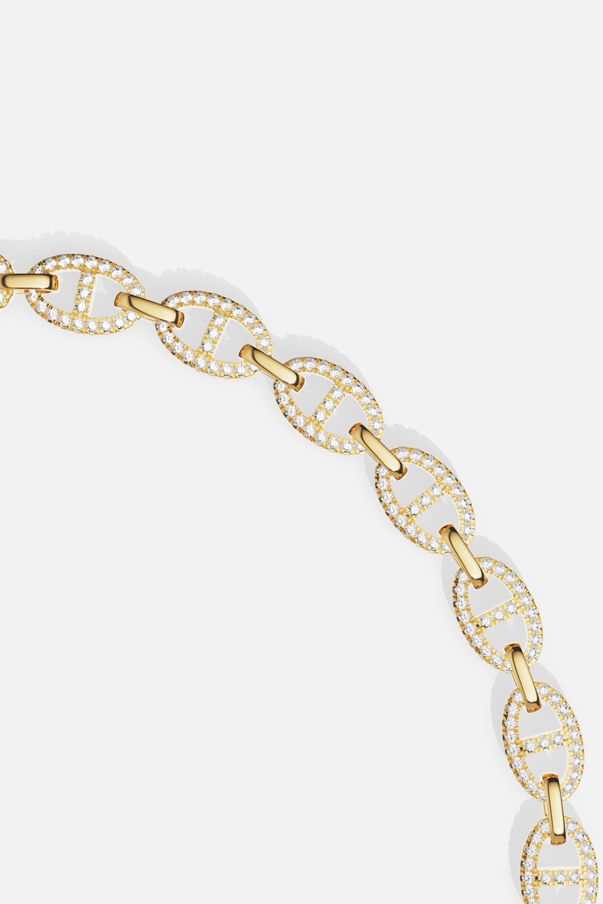 Bracelet APM Monaco couleur or, éclat lumineux et allure résolument contemporaine.