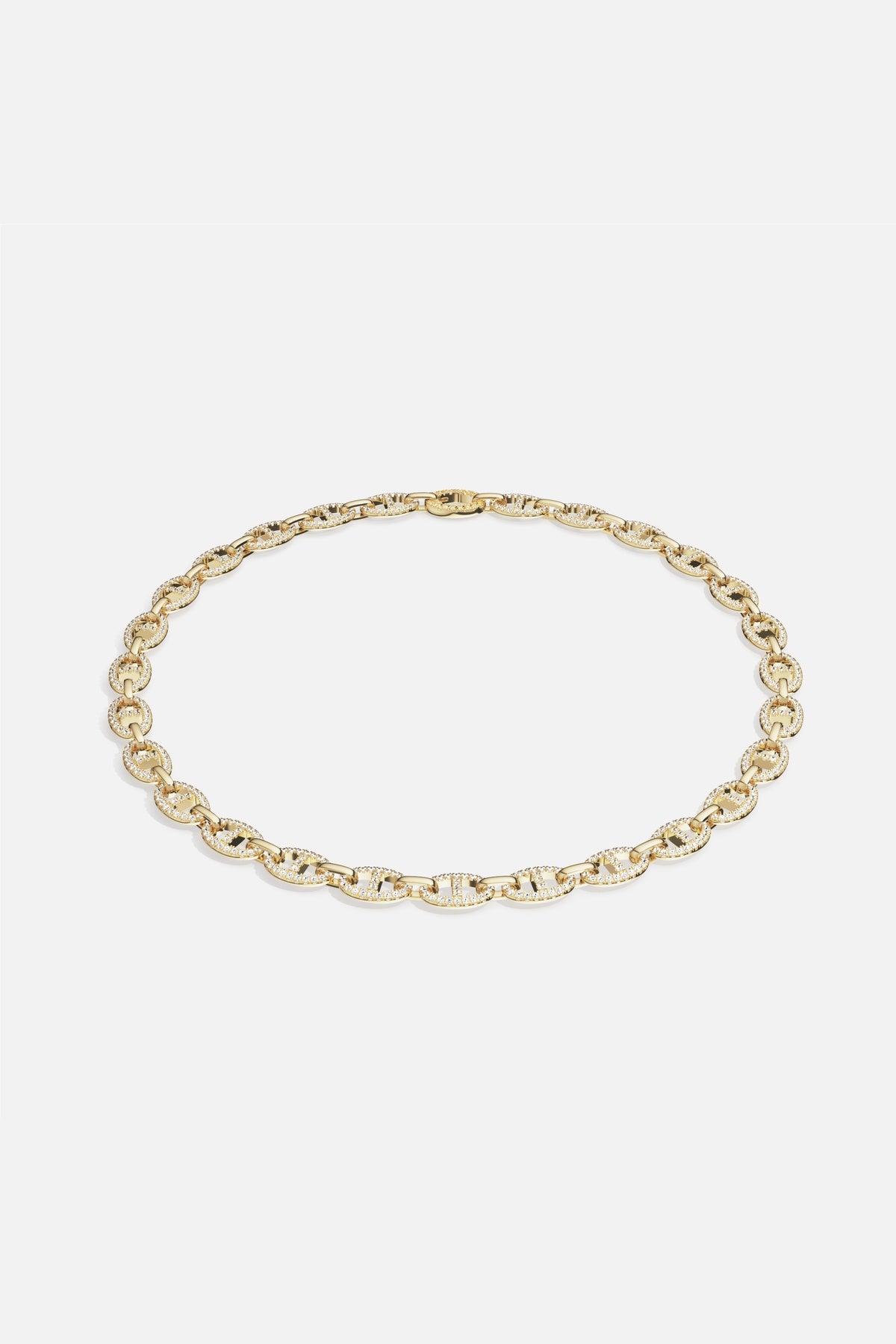 Collier APM aux maillons dorés scintillants, une allure audacieuse et intemporelle.