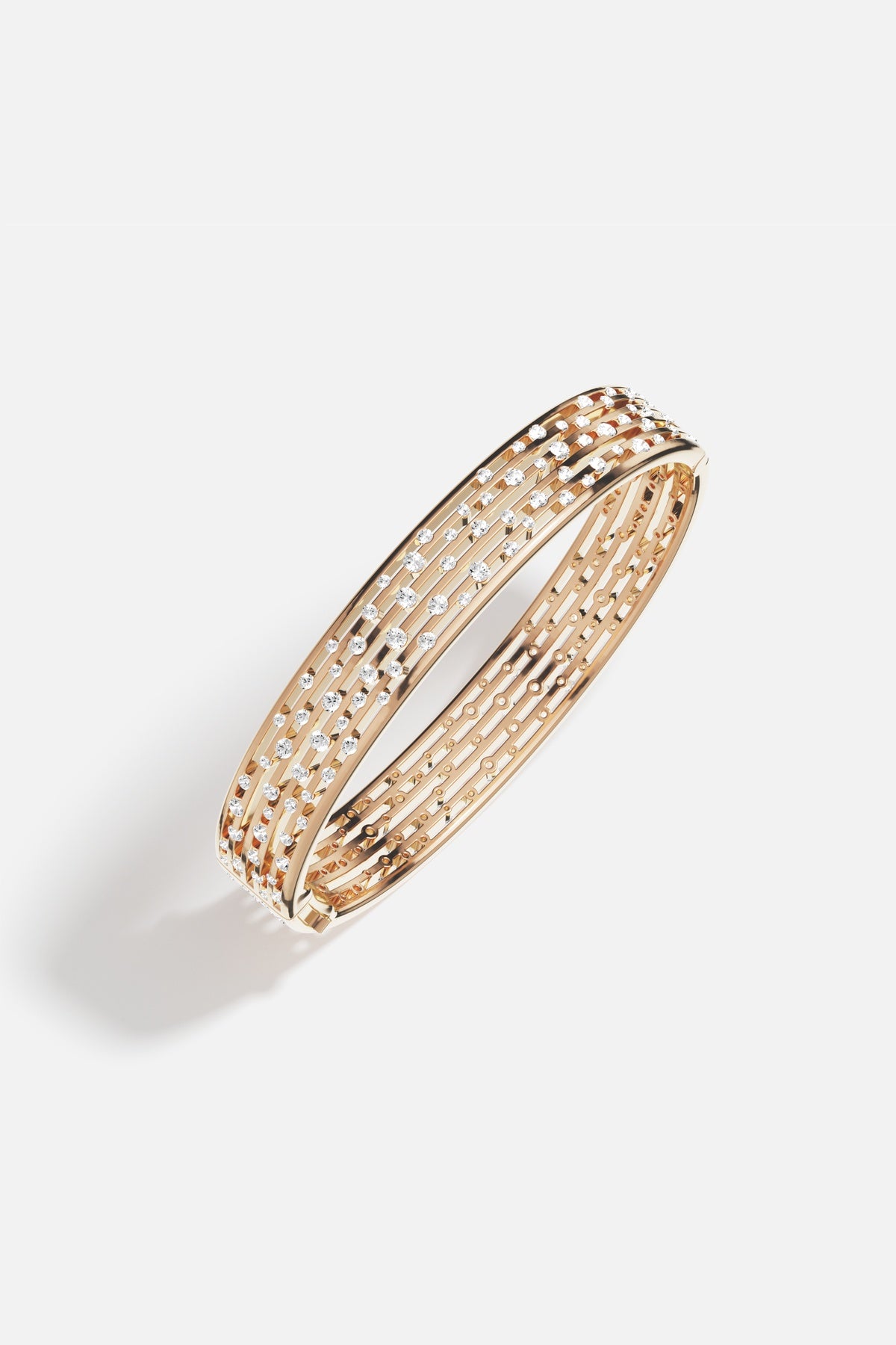 Bracelet APM Monaco alloy doré, éclat étoilé pour une allure moderne et raffinée.