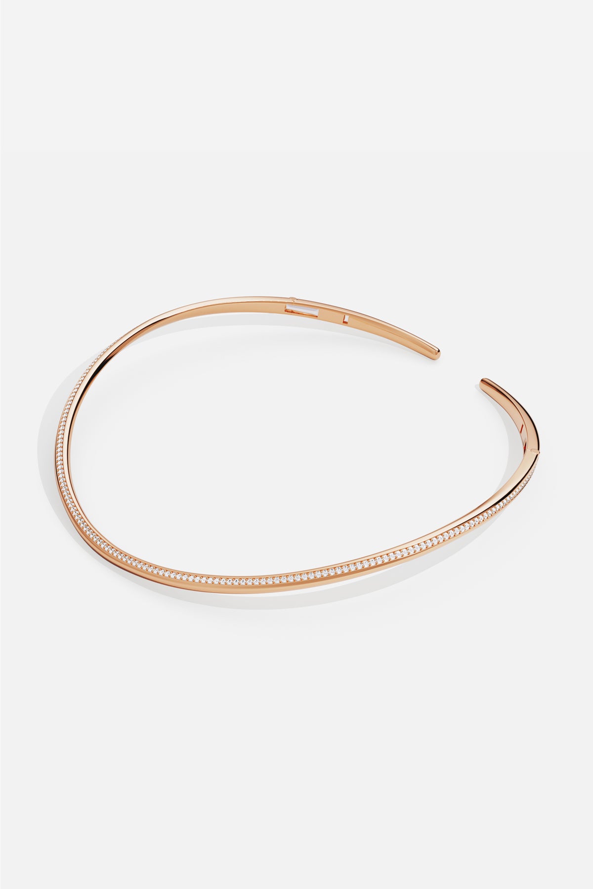 Le Collier APM Monaco en couleur or rose, une ligne épurée d'élégance contemporaine.