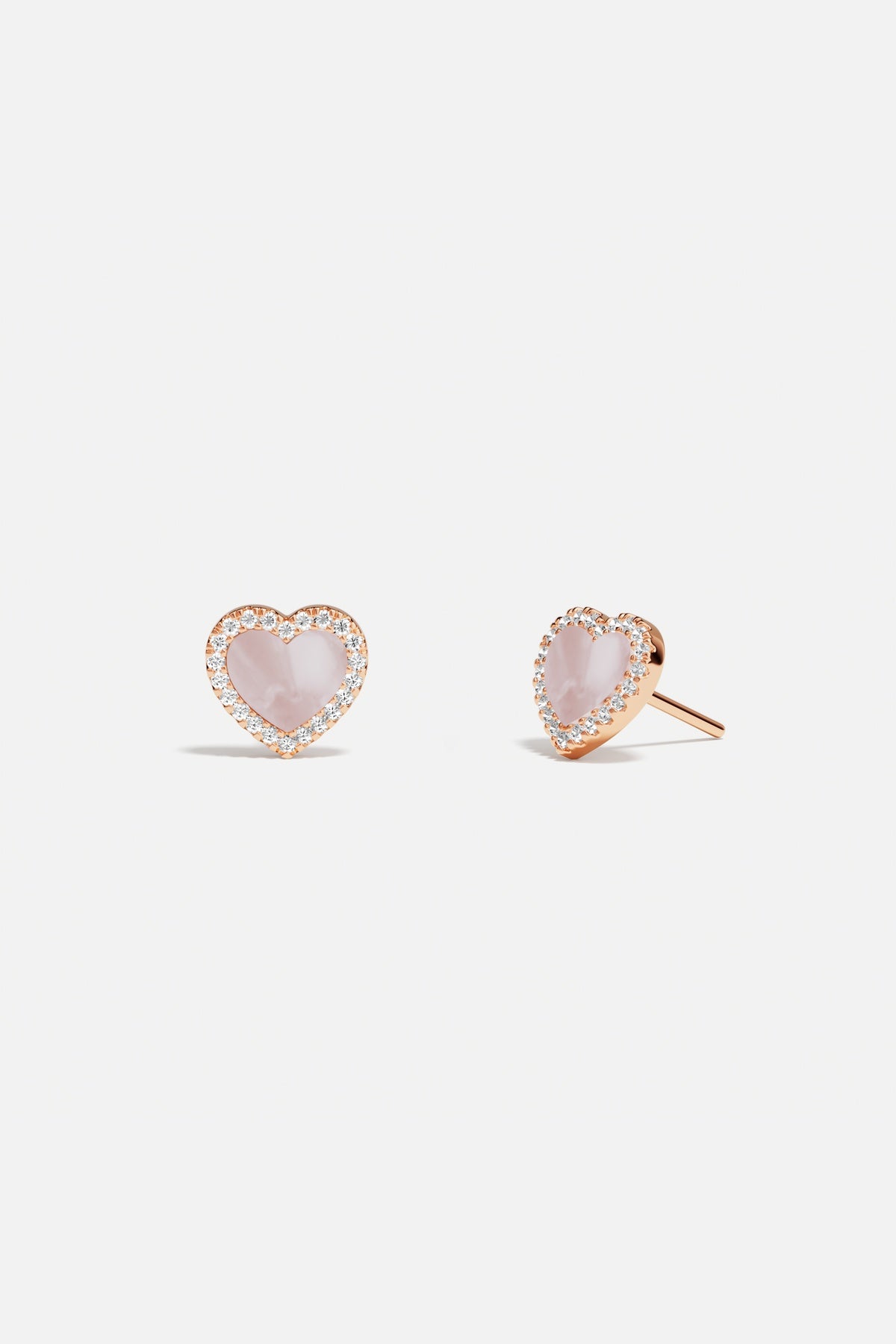 Boucles d'oreilles cœur APM Monaco, une douceur rosée pleine d'éclat romantique.