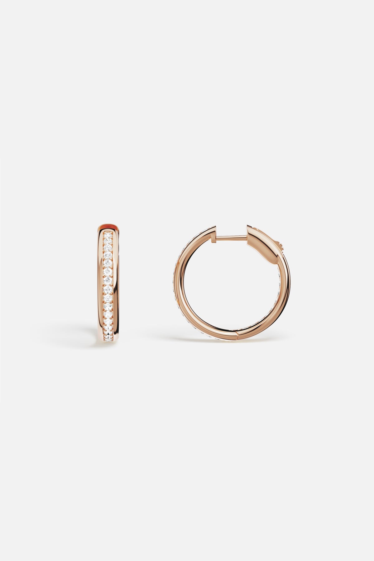 Créoles APM Monaco aux reflets rosés, une élégance lumineuse au quotidien.