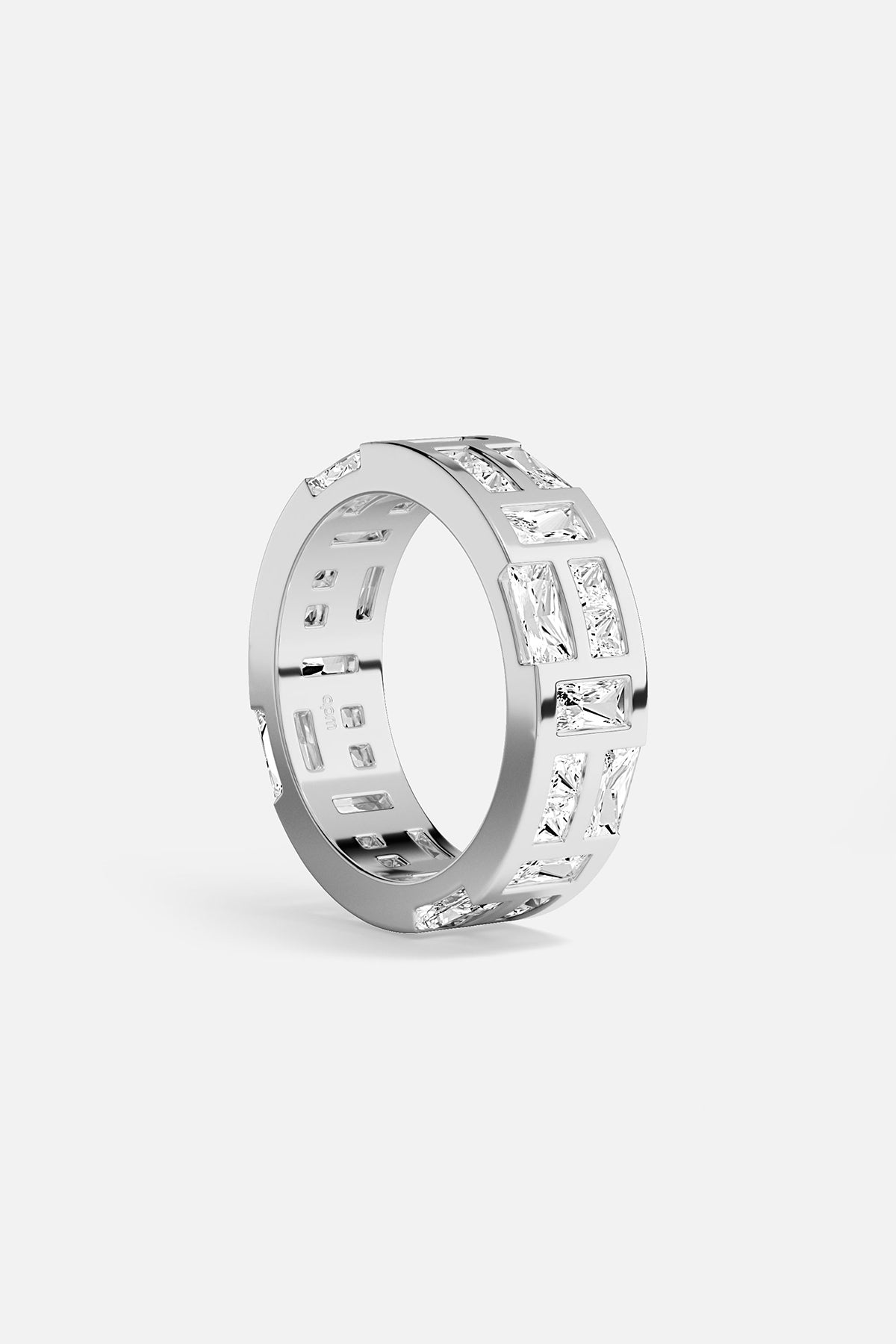 Morse Ring APM, une architecture lumineuse au éclat rhodium finish, audacieusement moderne.