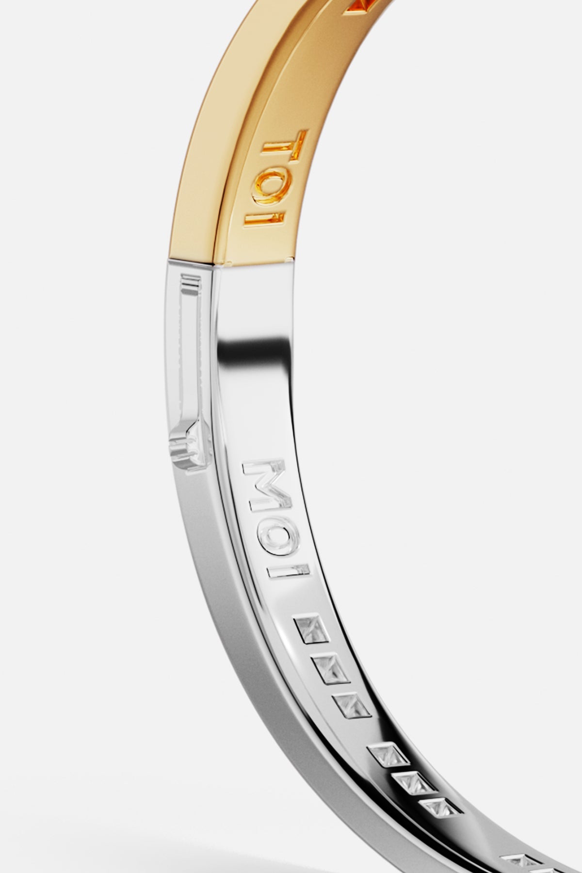Bracelet APM Toi et Moi, deux couleurs enlacées, une élégance contemporaine et intemporelle.