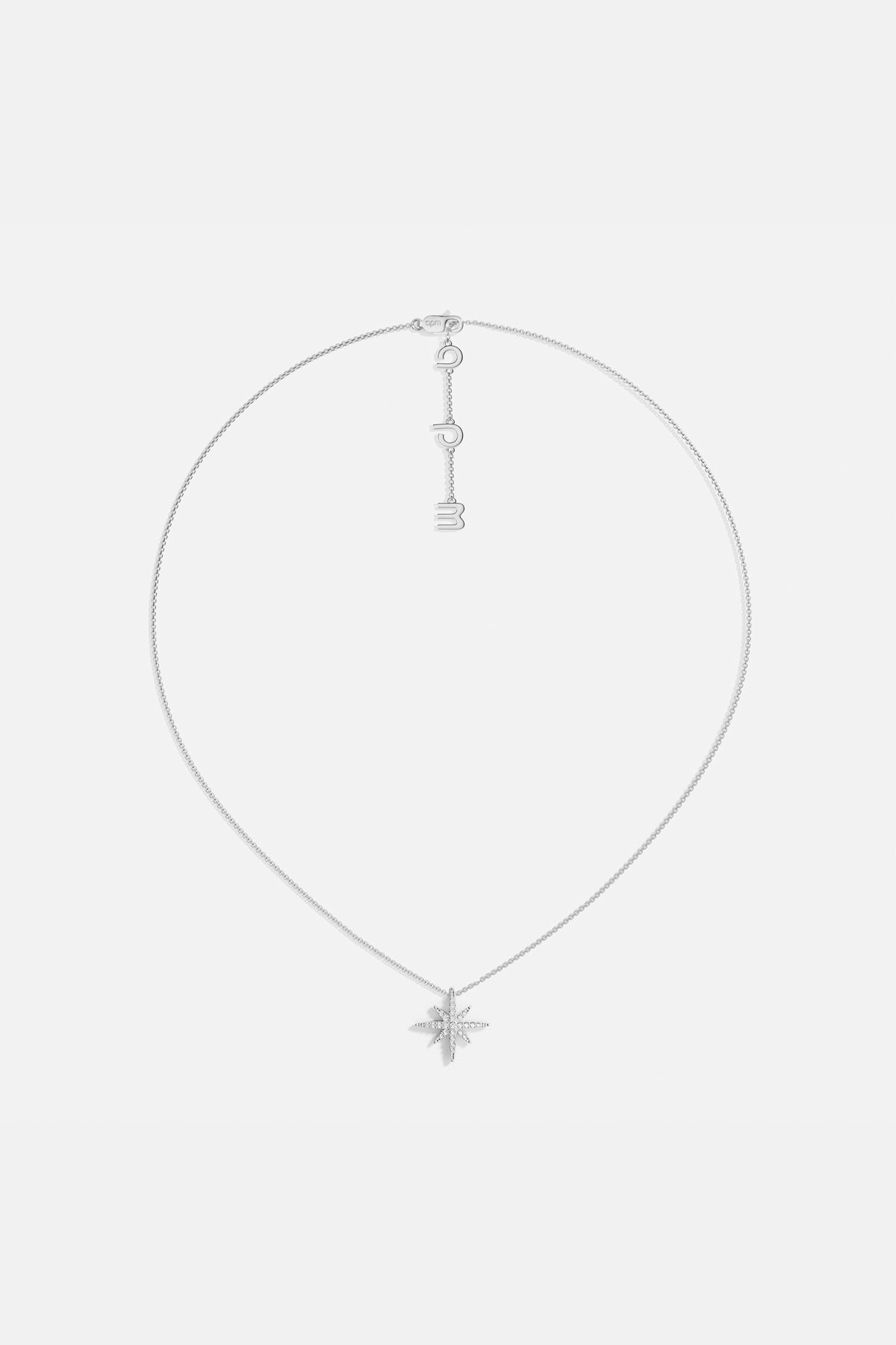 Collier Étoile APM, une lueur céleste au finish rhodium, discrètement lumineuse.