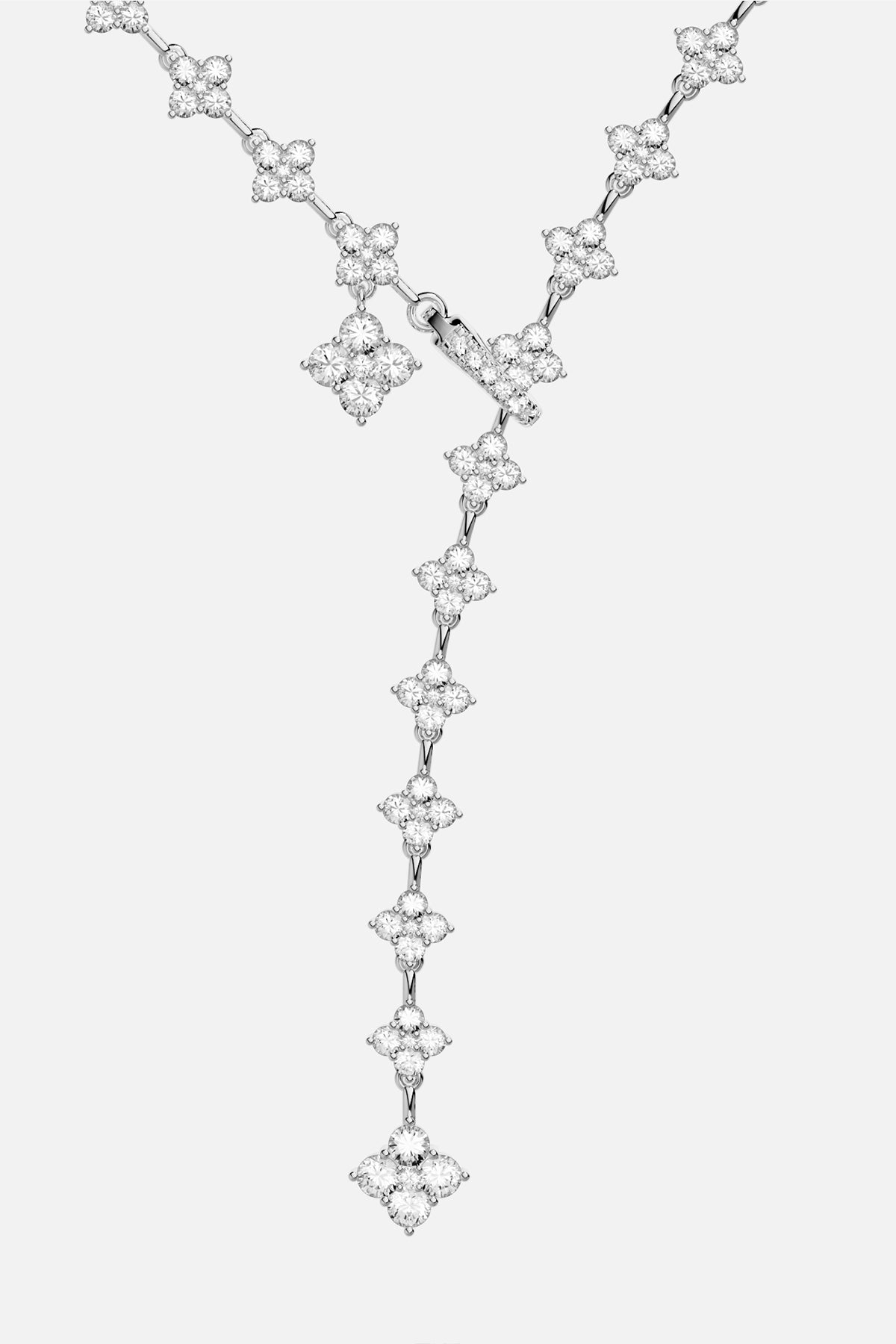 Collier APM Monaco en finition rhodium, une cascade florale scintillante d'une élégance intemporelle.