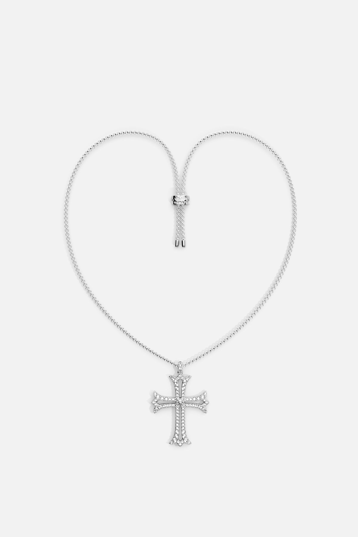 Collier Croix APM, une allure scintillante entre douceur et audace.