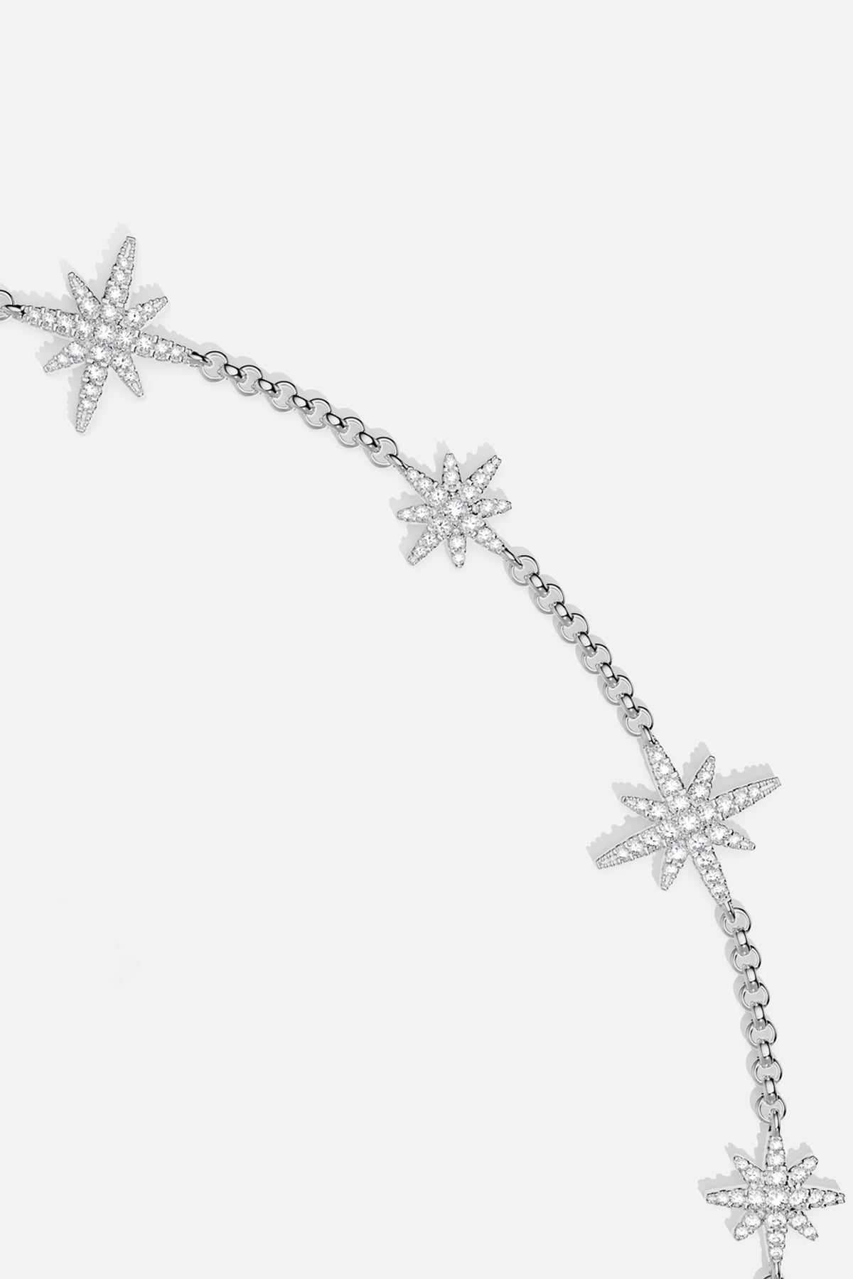 Bracelet APM Météorites, une constellation scintillante posée au creux du poignet.