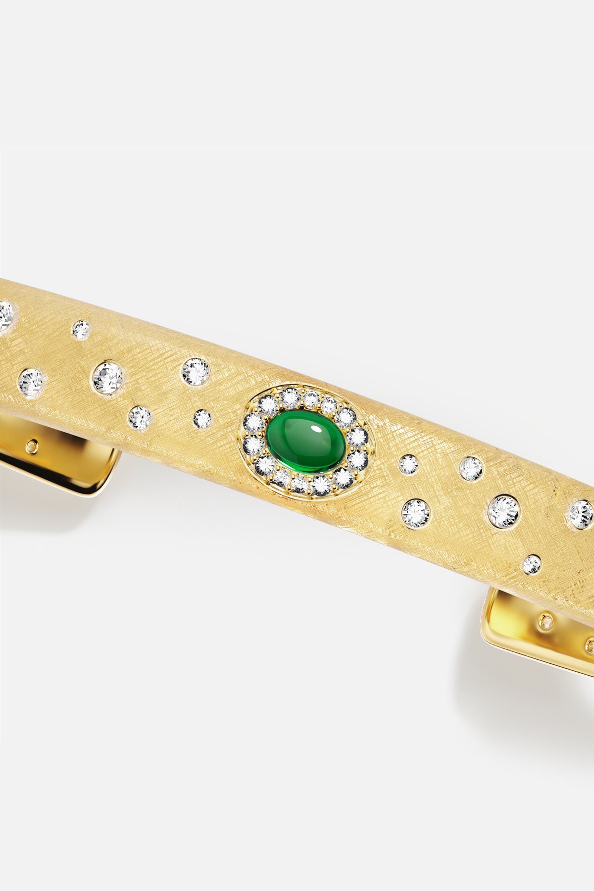 Barrette à cheveux APM, éclat doré et cabochon vert, une élégance précieuse au quotidien.
