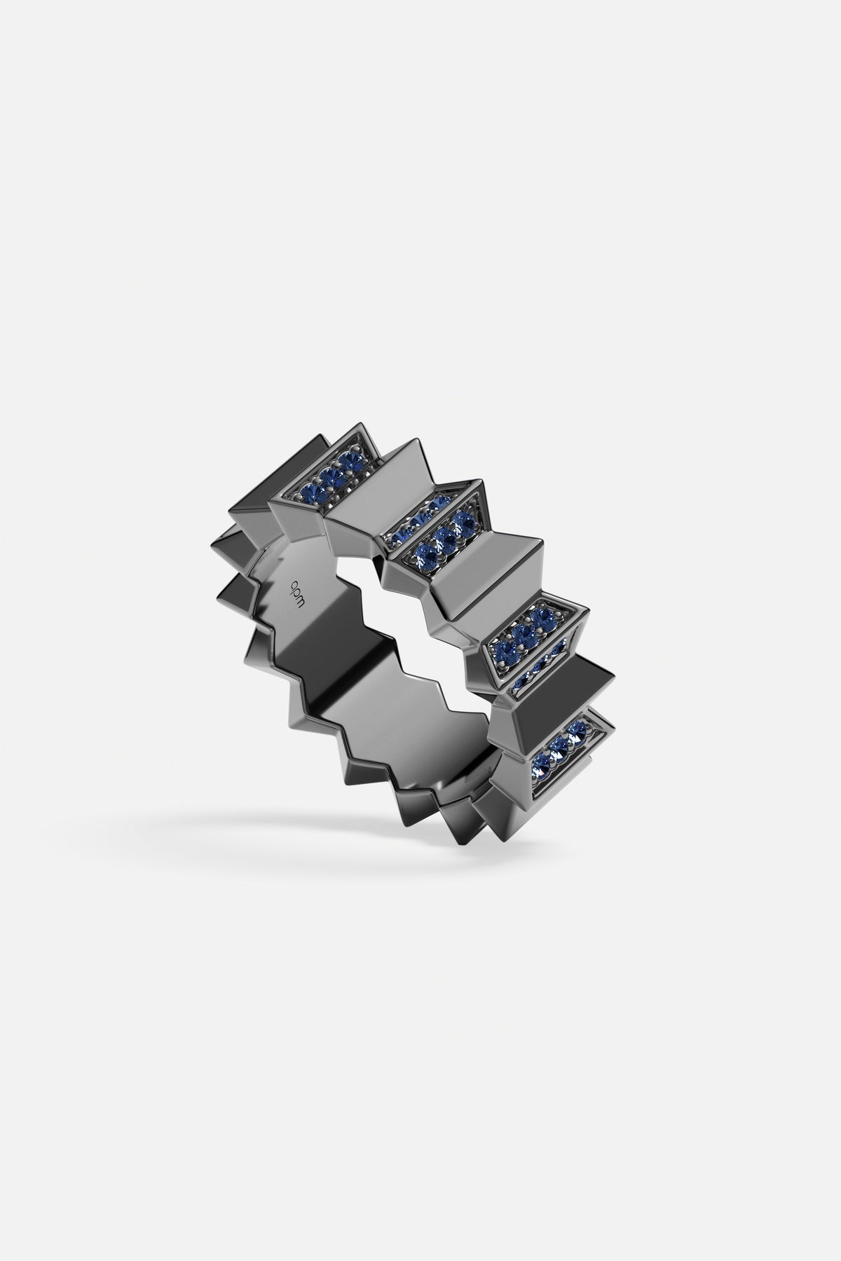 Morse Ring APM, silhouette graphique en teinte noire rehaussée d'éclats bleus audacieux.