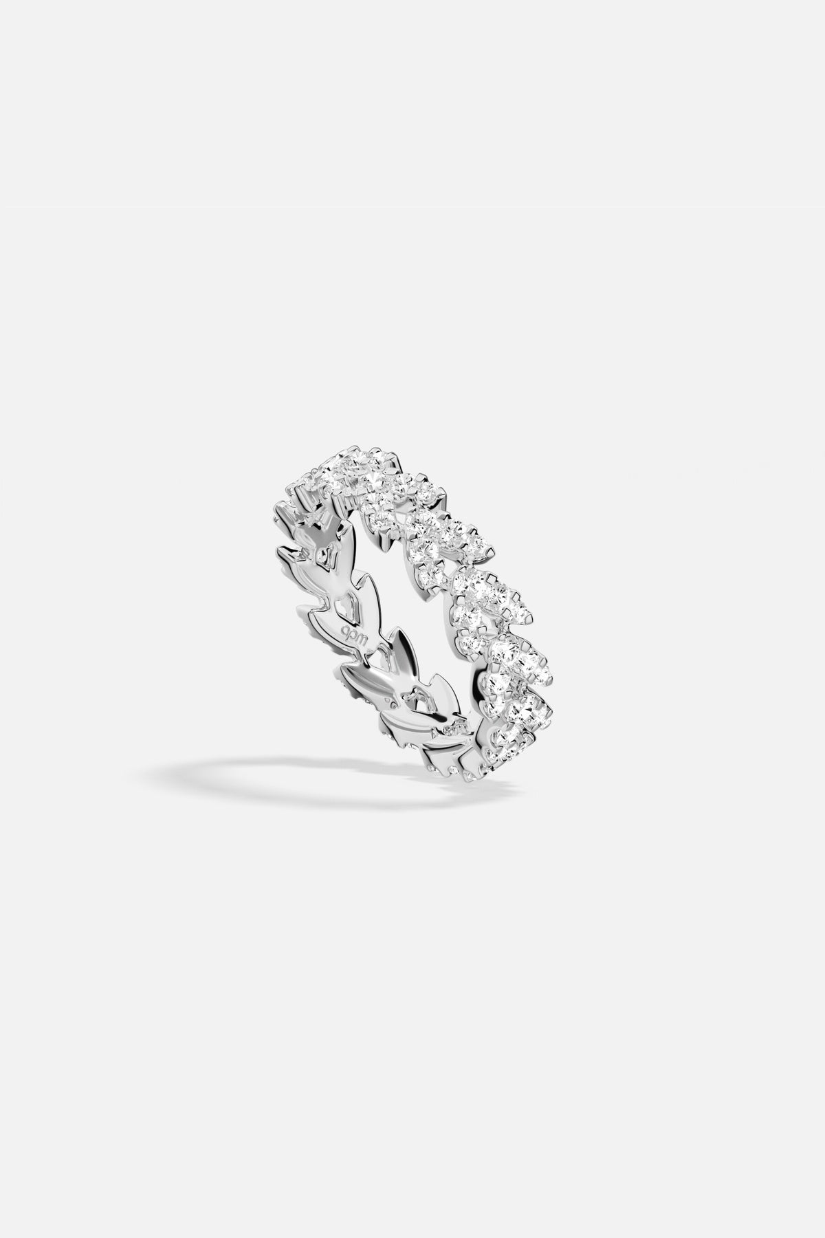 Bague APM en finition rhodium, une couronne scintillante d'une élégance intemporelle.