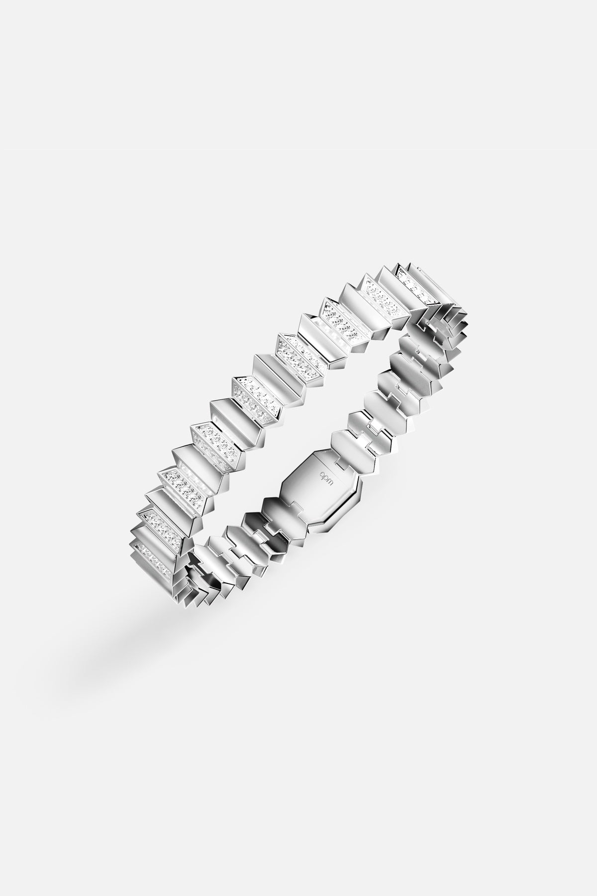 Bracelet APM Monaco, architecture graphique et éclat contemporain pour une allure résolument moderne.