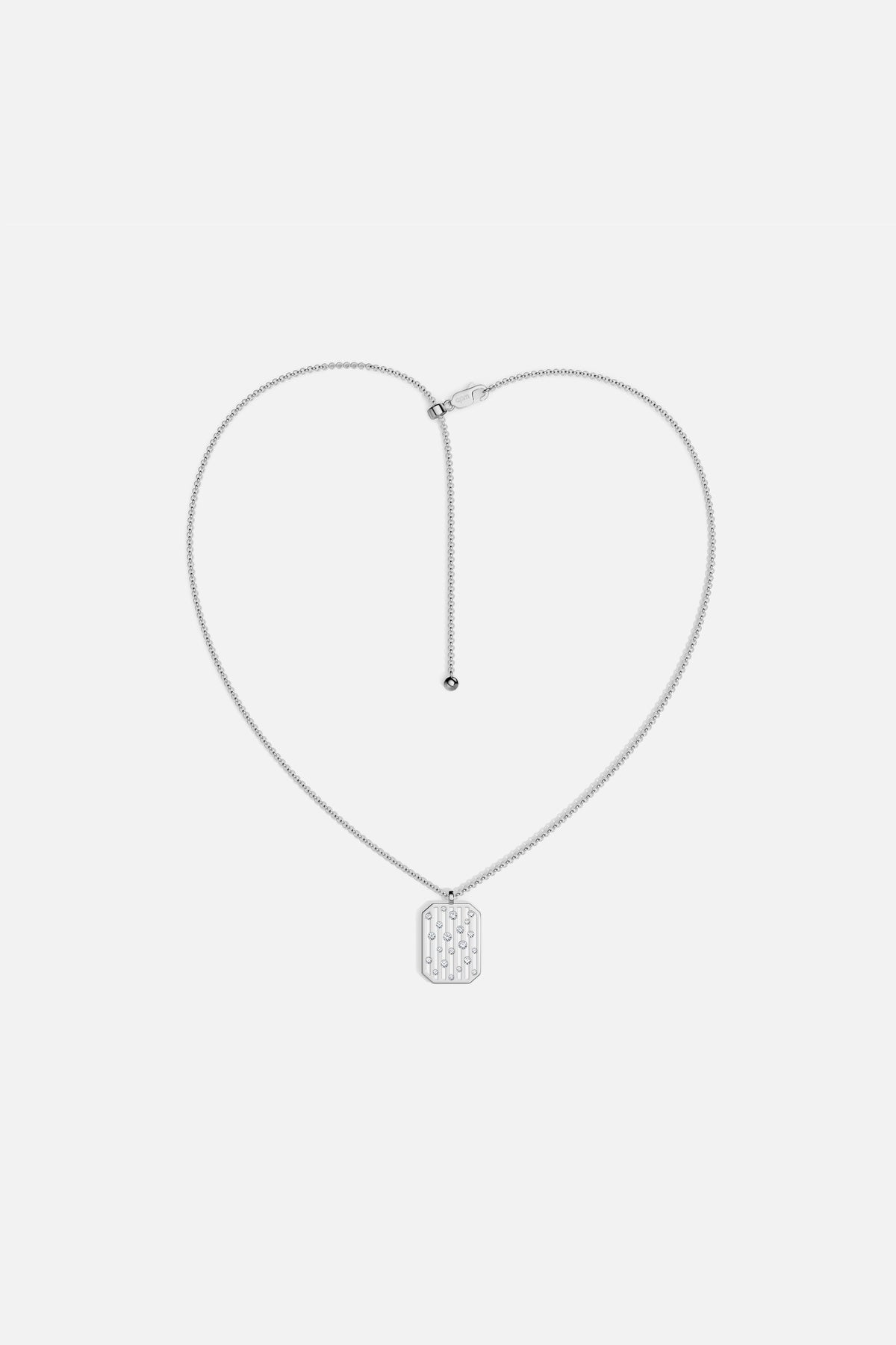 Collier APM au pendentif rectangulaire étoilé, finition rhodium, une élégance douce et intemporelle.