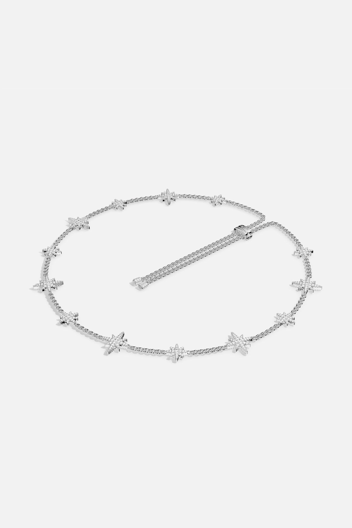 Collier Météorites APM, une constellation scintillante posée avec grâce sur la peau.