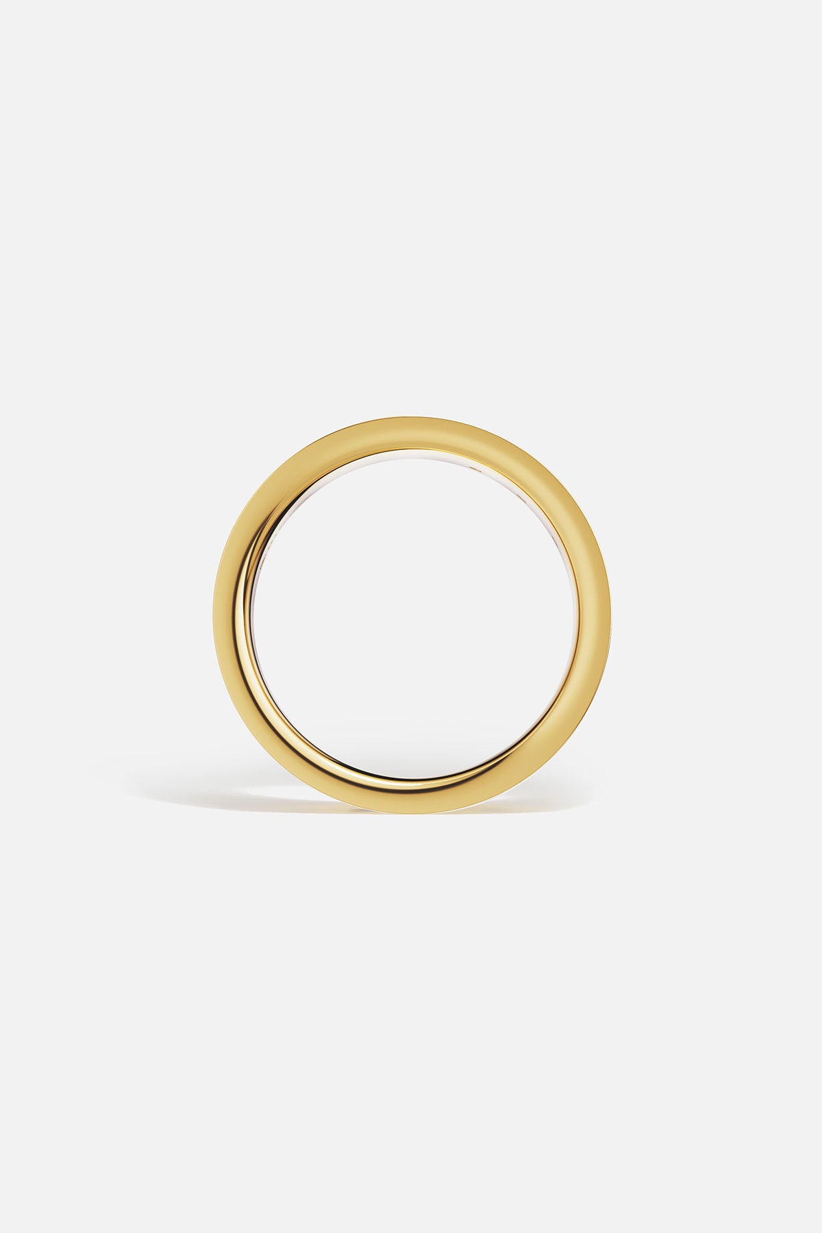 Bague APM en alliage doré, une ligne épurée pour une élégance intemporelle.